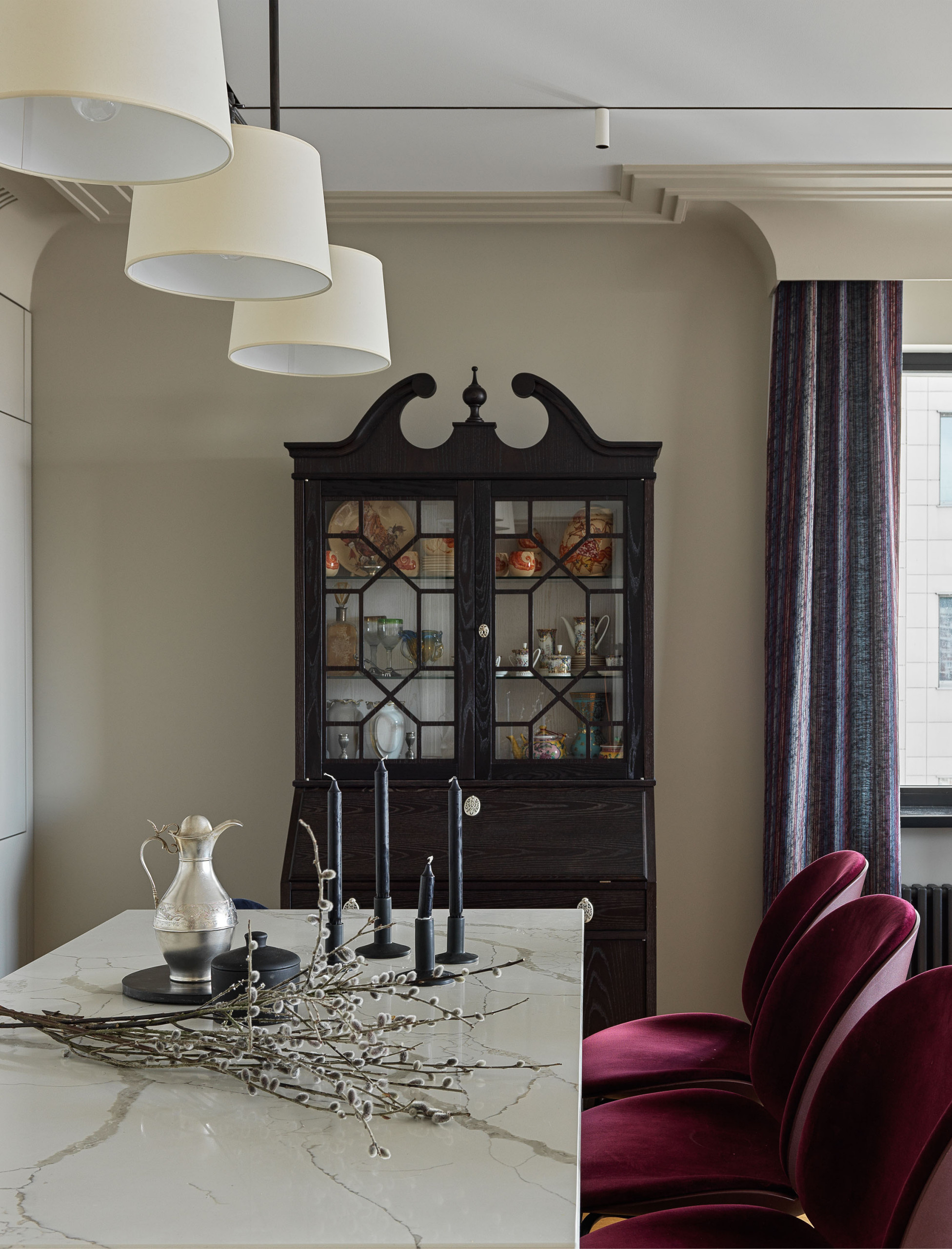 Houzz тур: Уютная квартира для поклонницы керамики и живописи