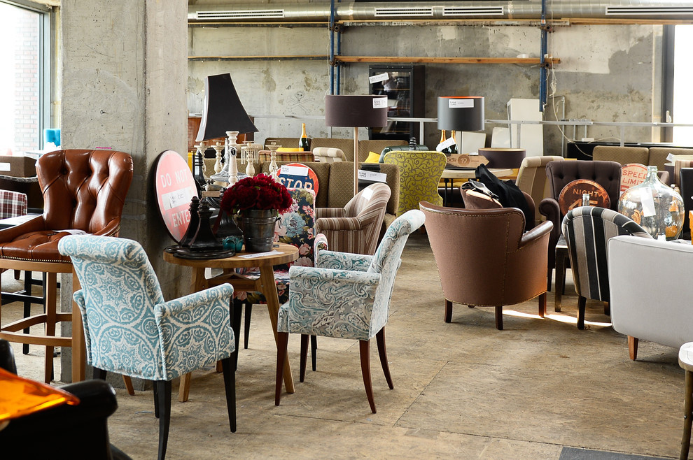 Портрет: Мебель из закрывшихся ресторанов от FChairs