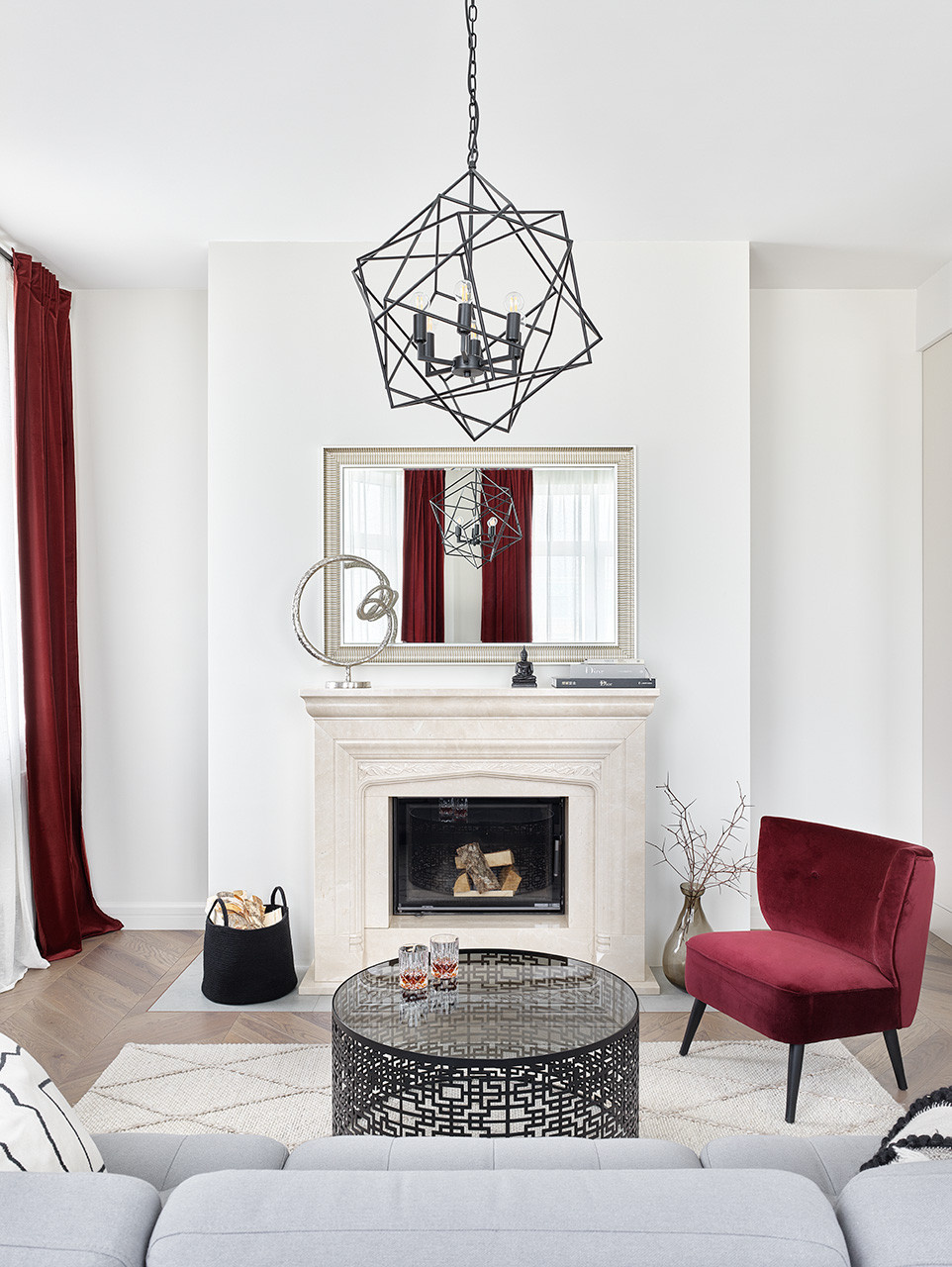 В гостях: Квартира с камином и открытым балконом