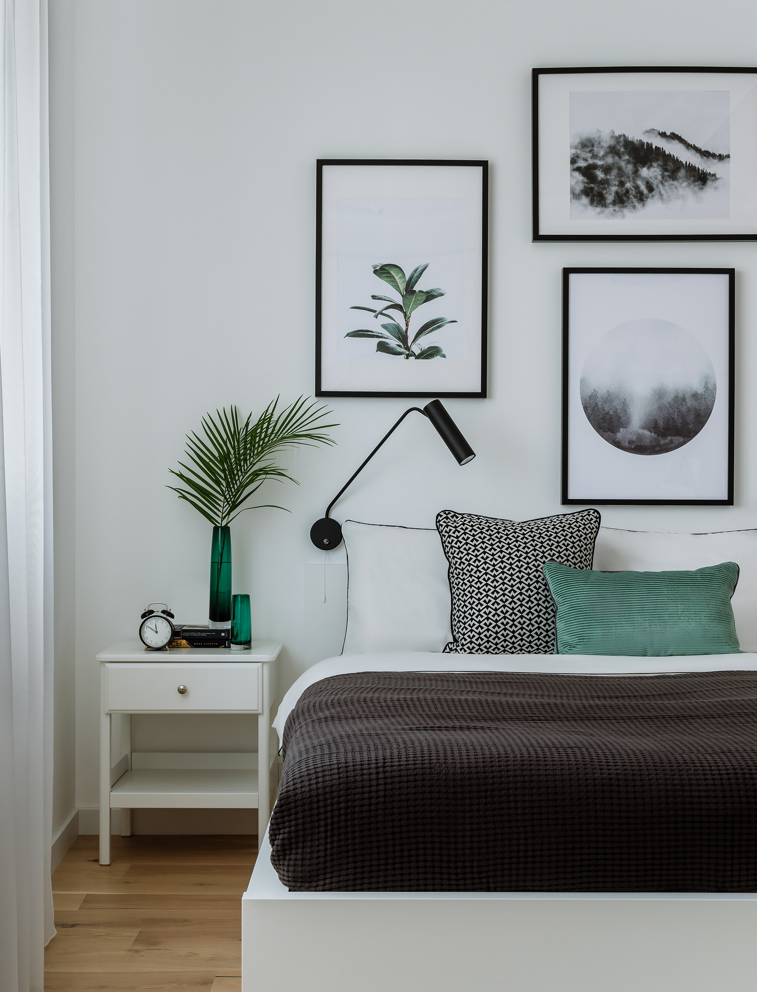 Houzz тур: Строгая квартира для мамы с дочкой