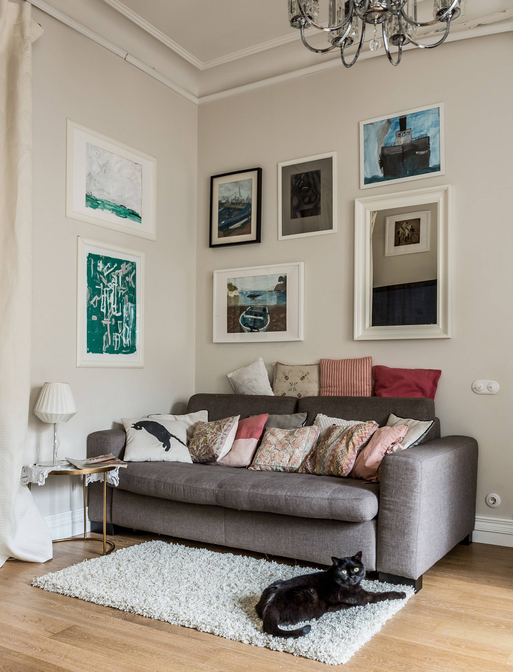 В гостях: Квартира на Патриарших в стиле «обшарпэ»