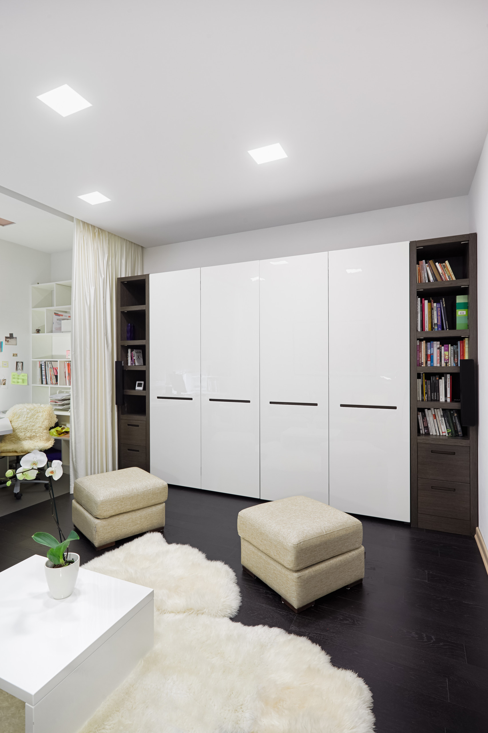 Houzz тур: 50 оттенков белого и игра искусственного света