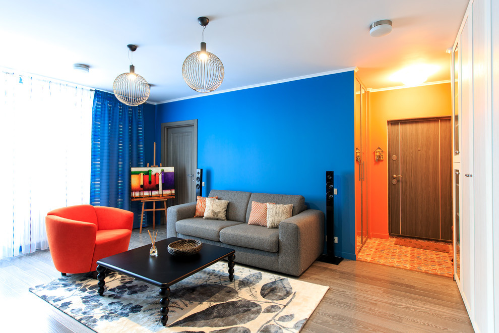 Houzz тур: Квартира в синих и оранжевых тонах в московской сталинке