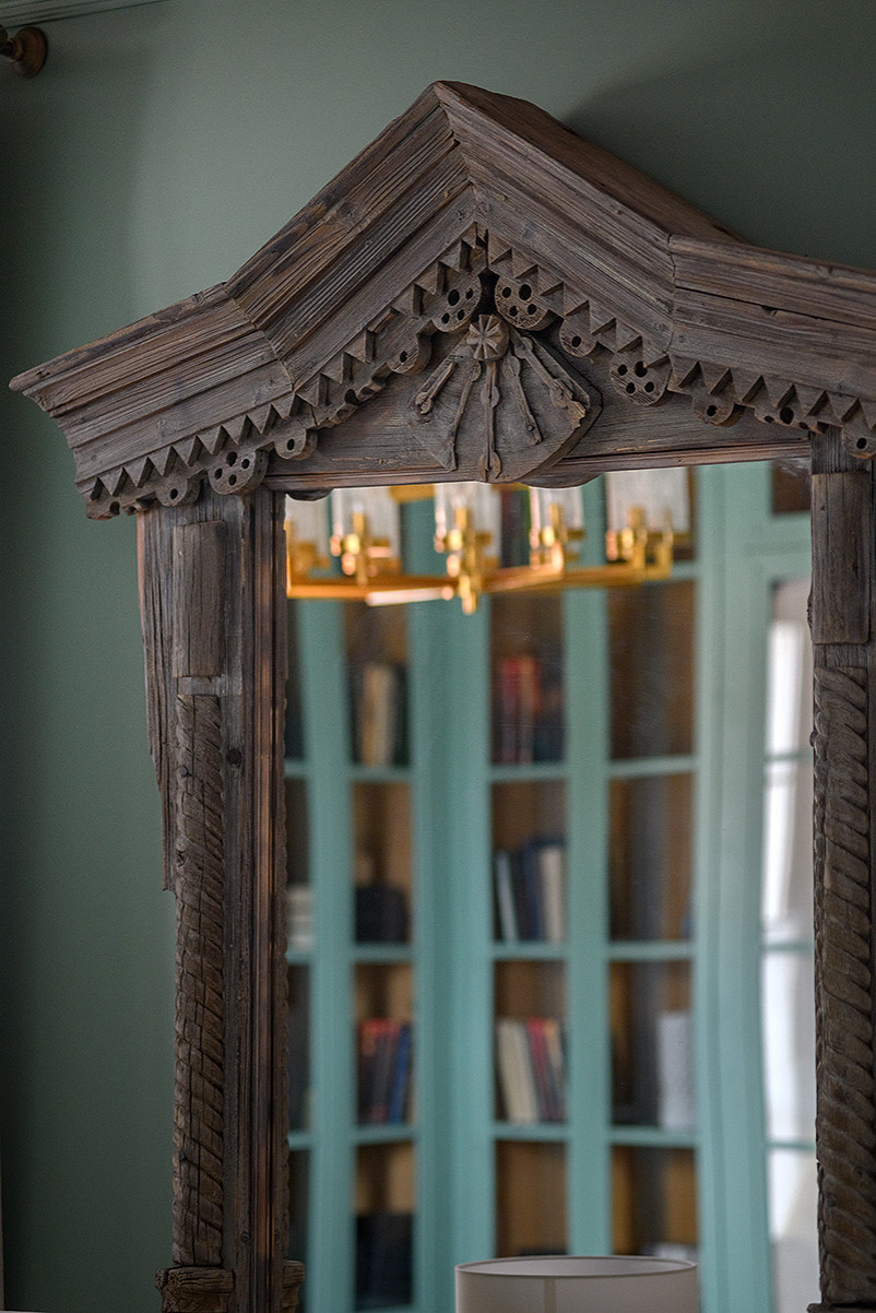 Проект недели: Пряничная гостиная с изразцовым камином