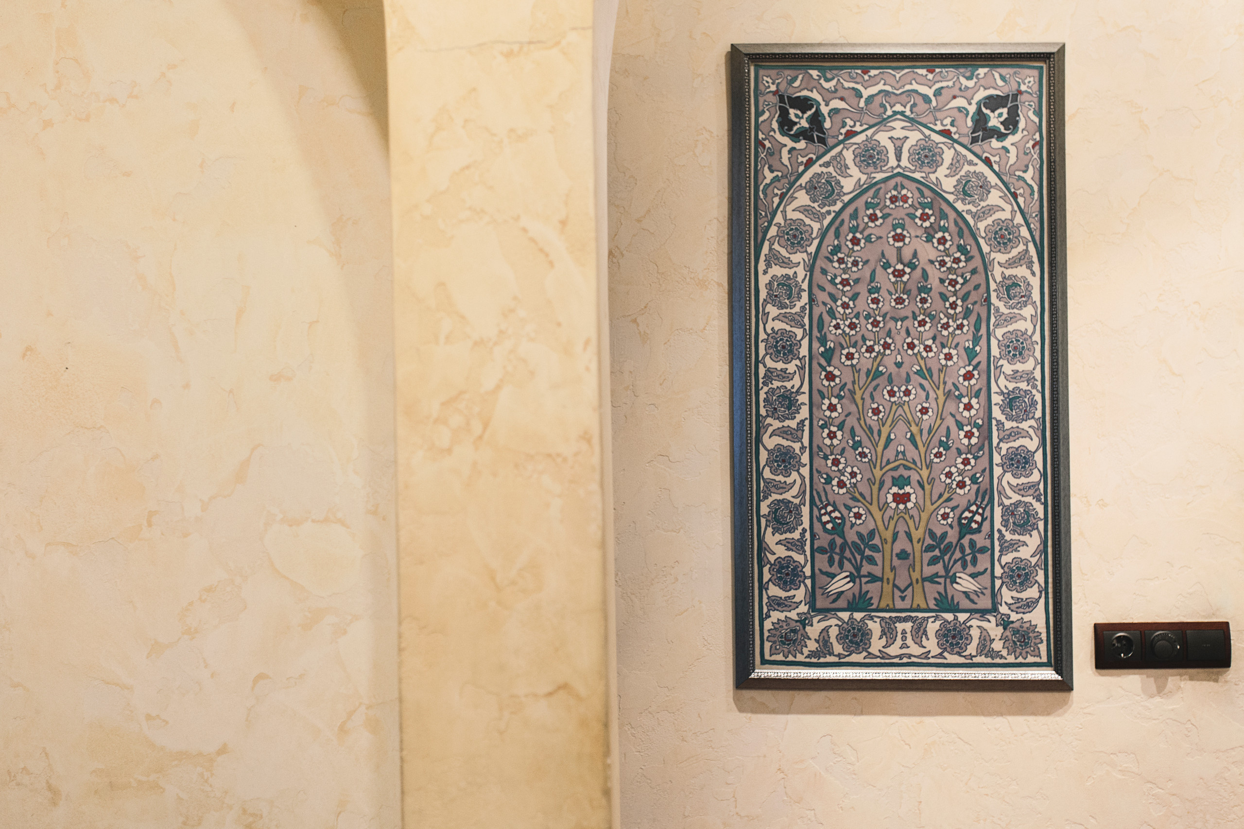 В гостях: Традиции лезгин на фоне интерьера с восточным уклоном