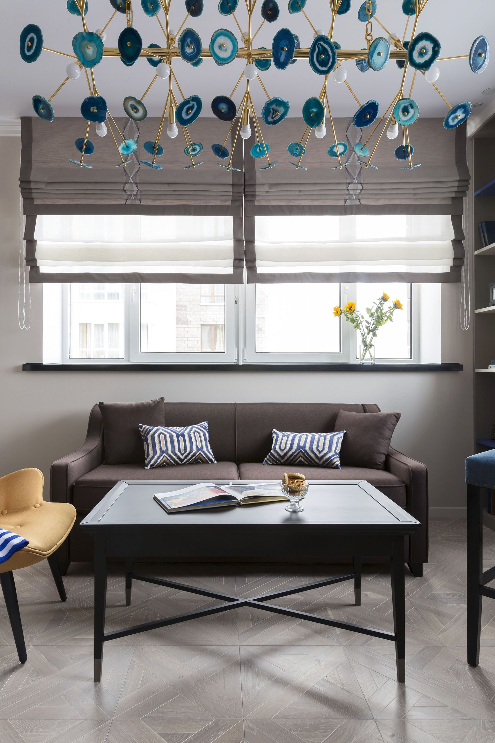 Проект недели: Кухня с голубыми фасадами и видом на парк из окна