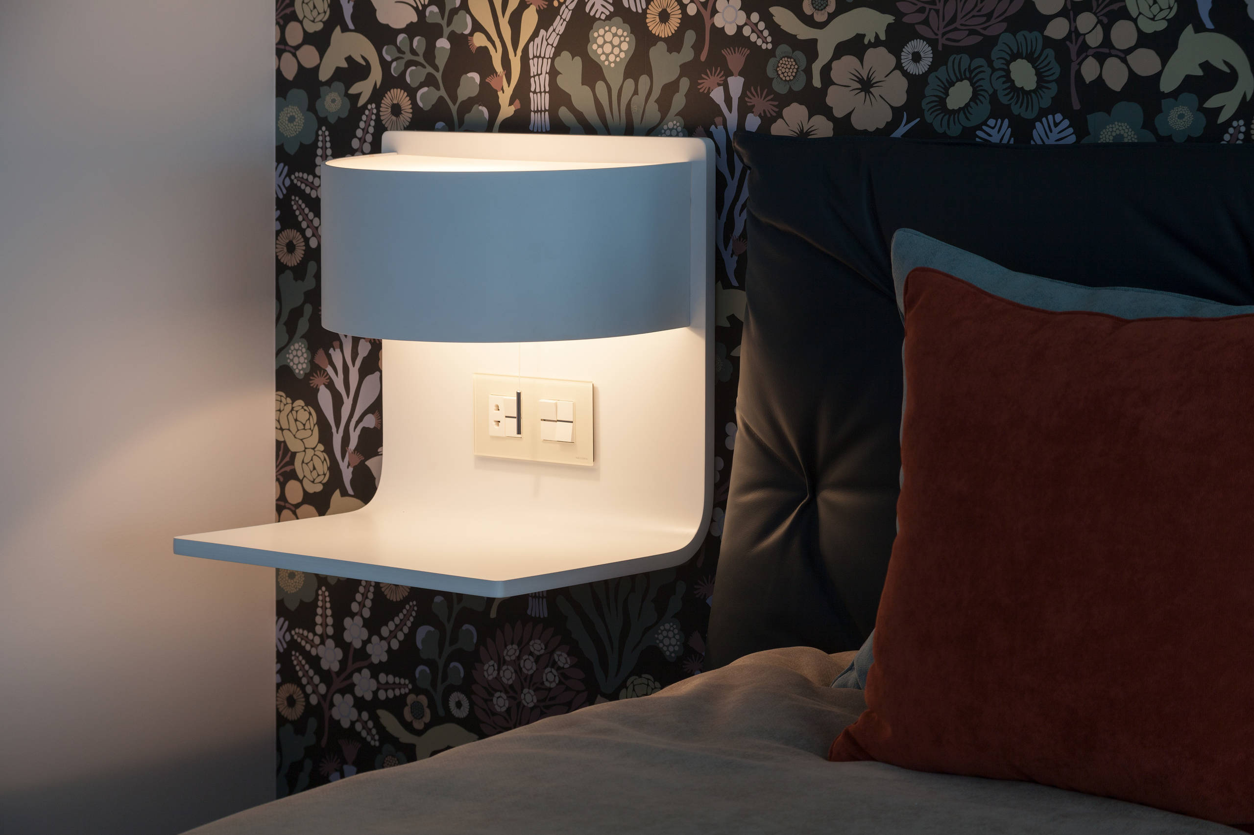 Маленькая спальня: 11 идей, как уместить все необходимое