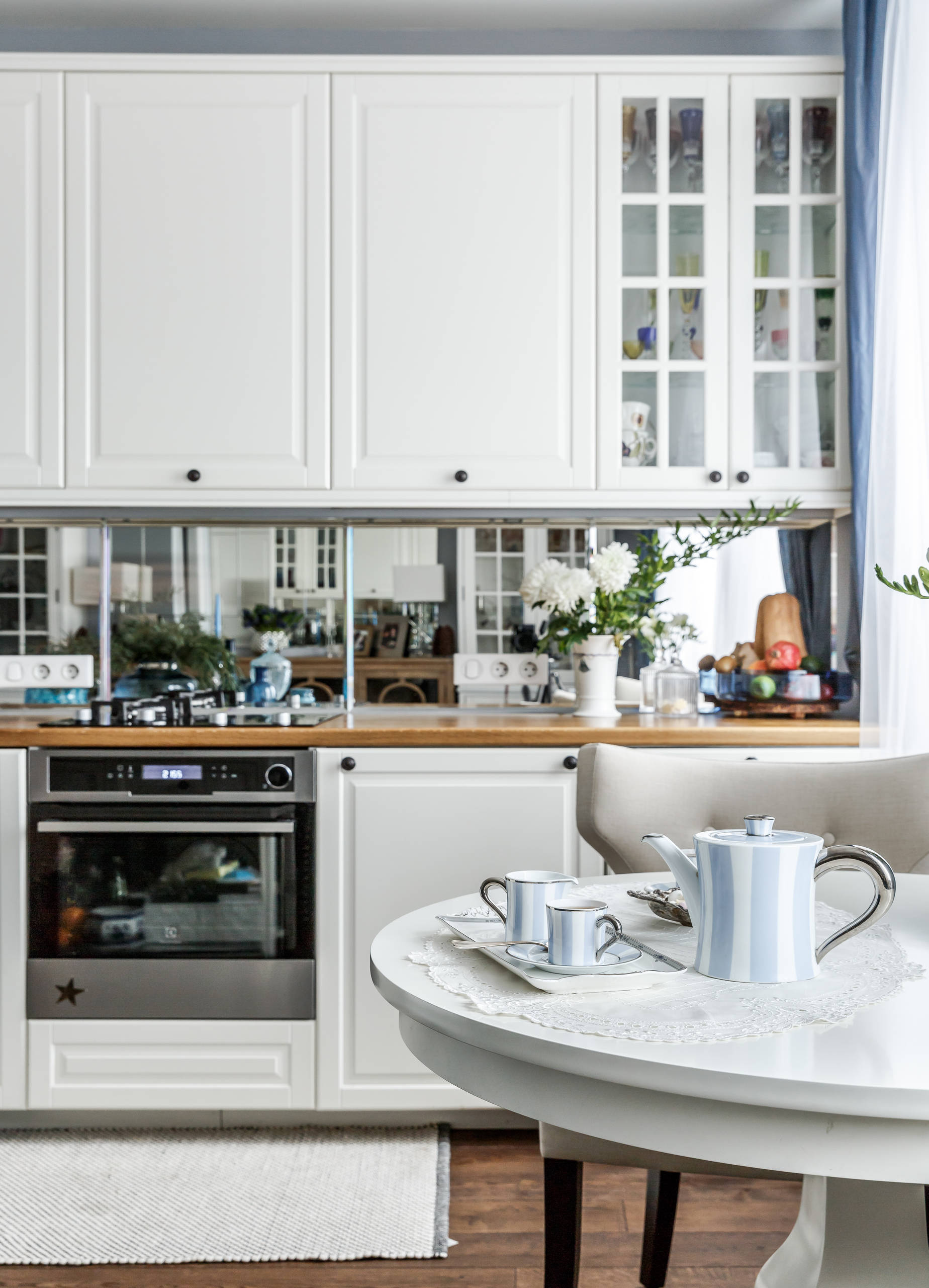 В гостях: Квартира для серьезного молодого человека восьми лет