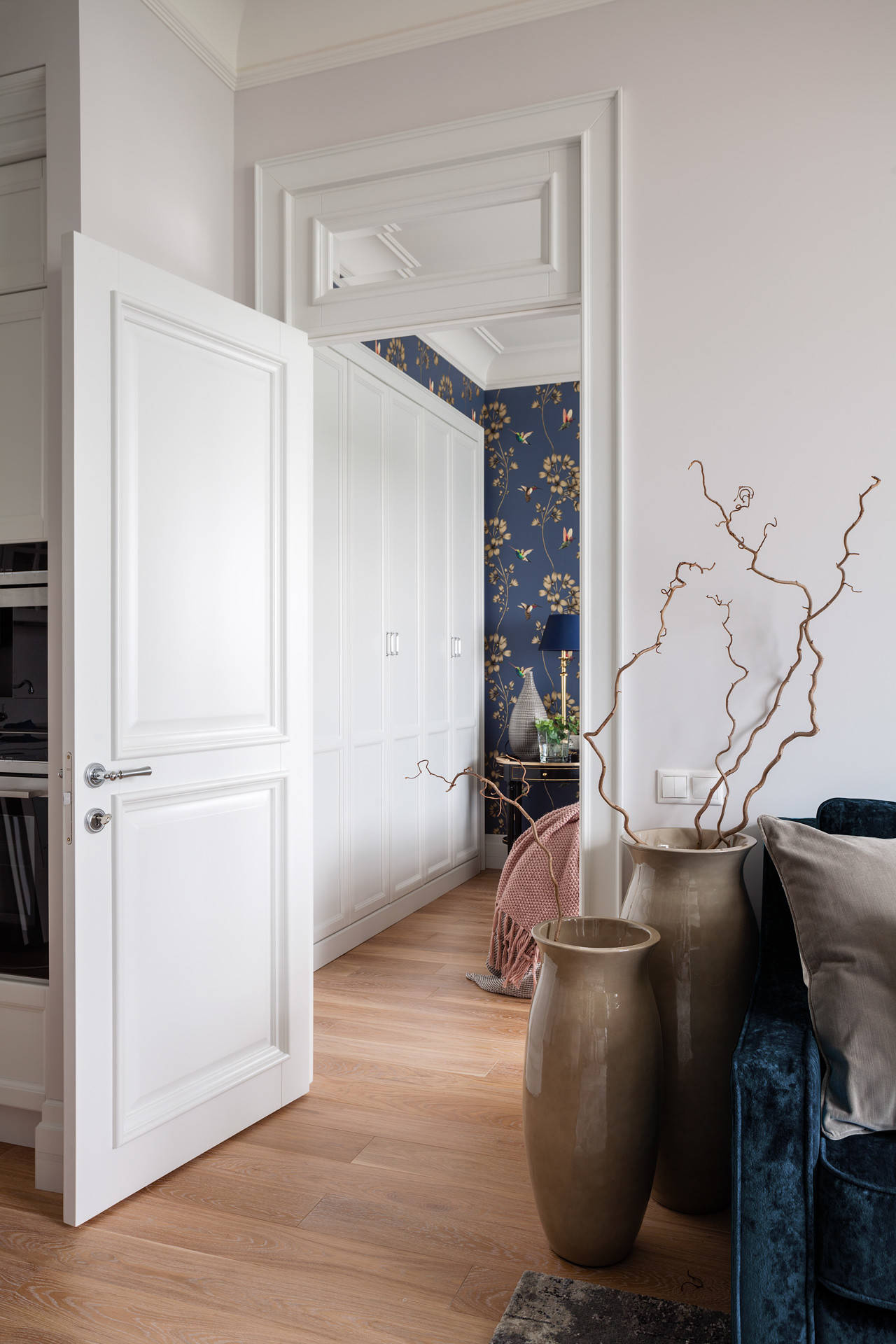 Houzz тур: Светлая квартира с яркой спальней