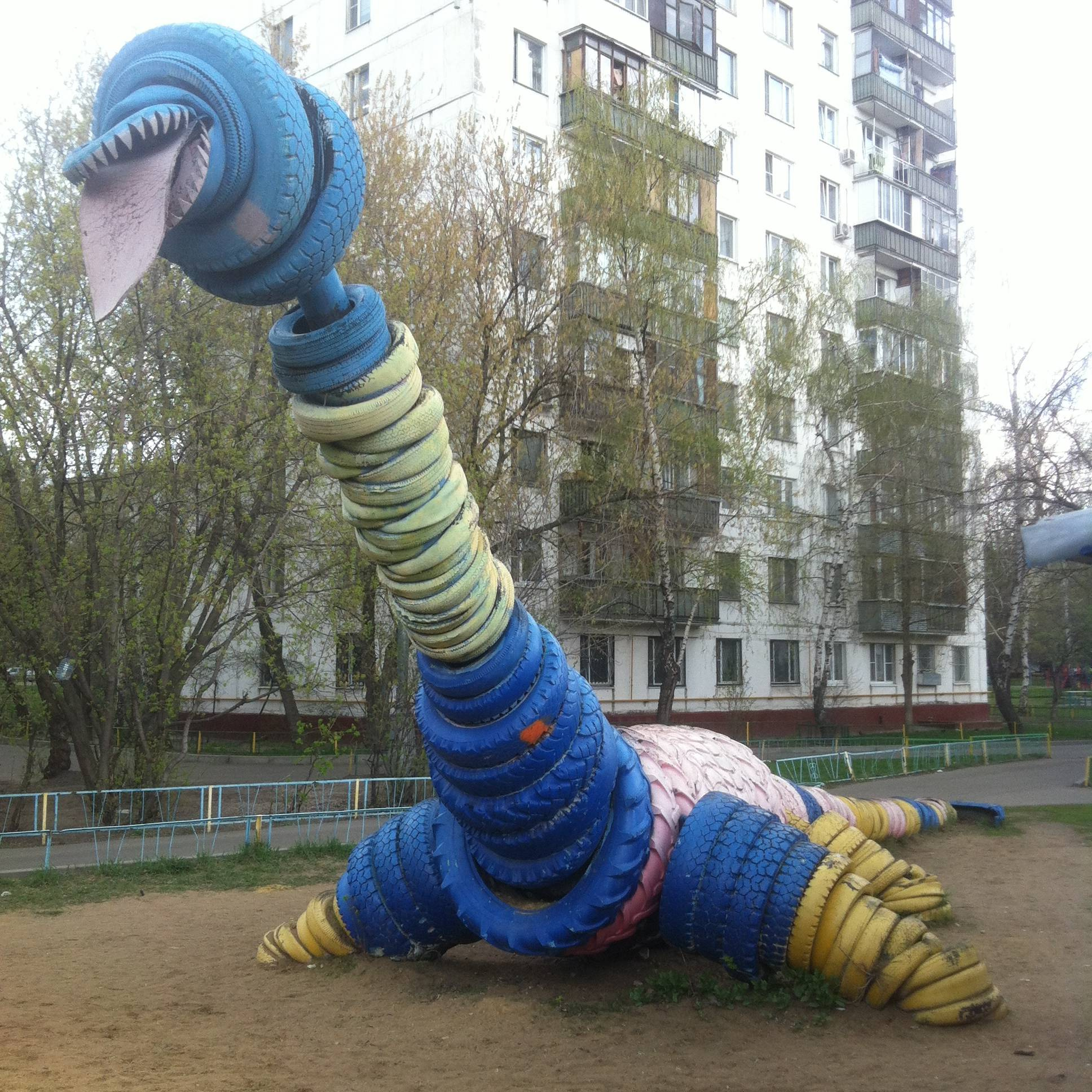 Houzz-юмор: Покажите нам свои (и соседские) поделки из шин