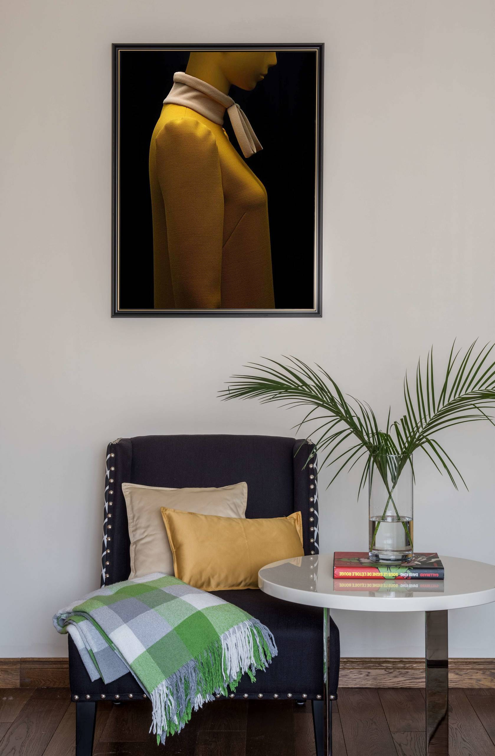 Houzz тур: Квартира с чёрным зеркалом для семьи юристов