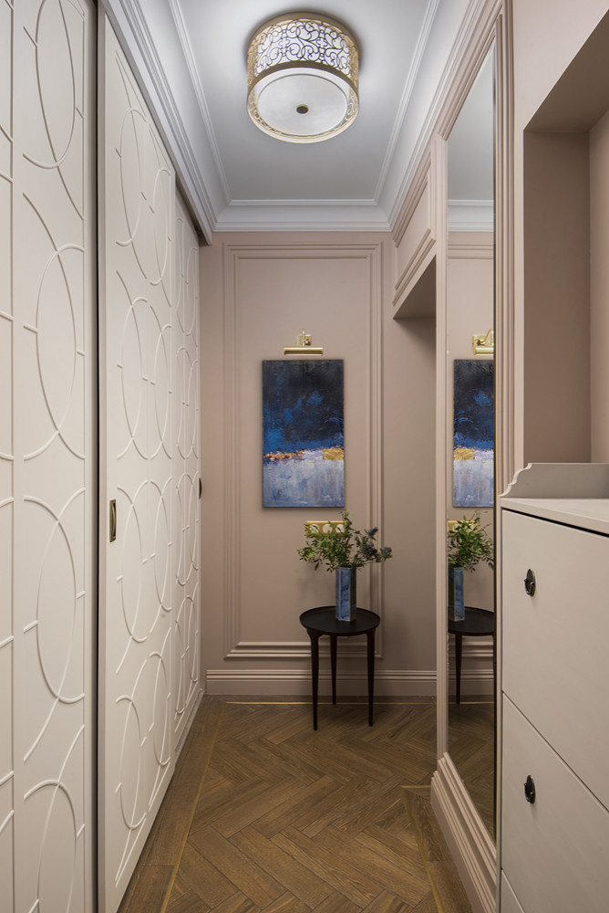 Houzz тур: Квартира с кухней в 6 кв.м и яркими дверными проёмами