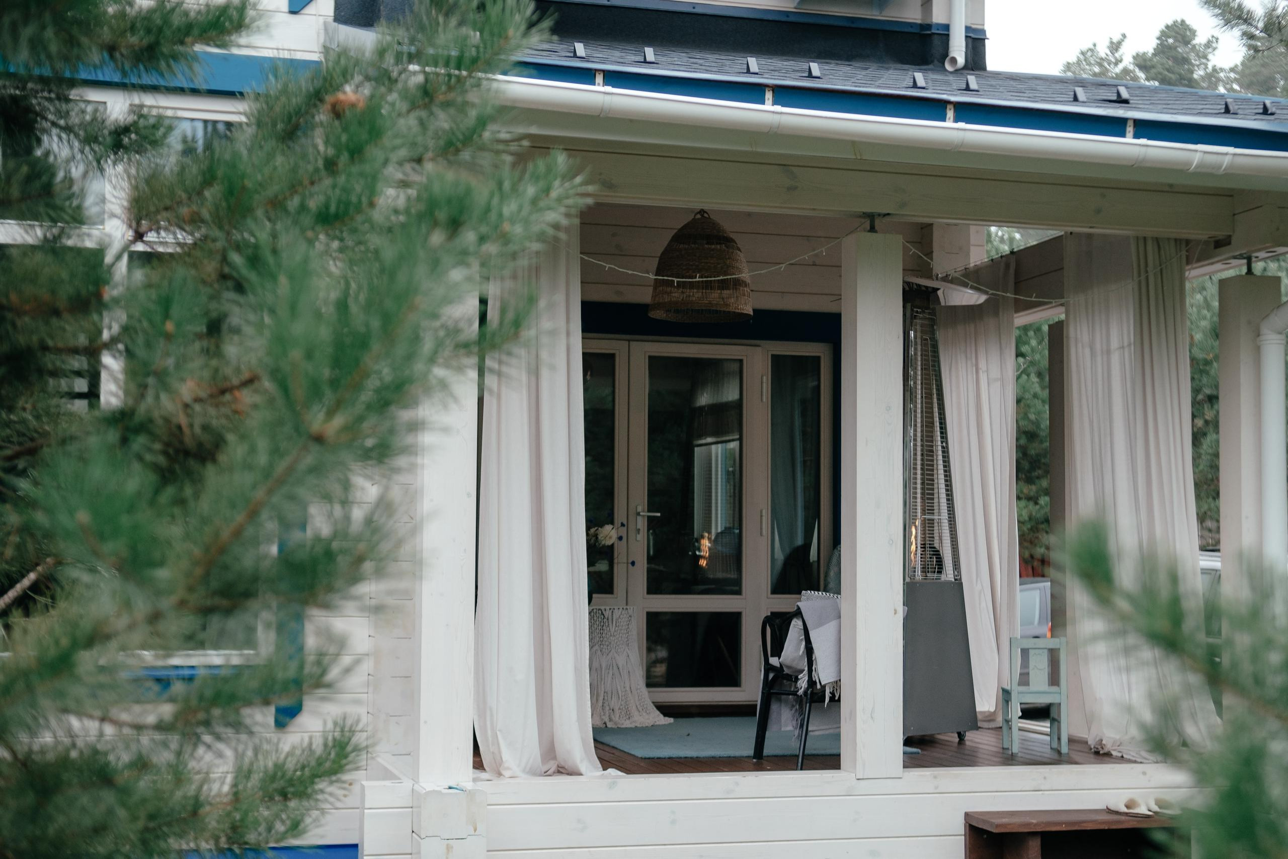 В гостях: Дача архитектора в сосновом лесу