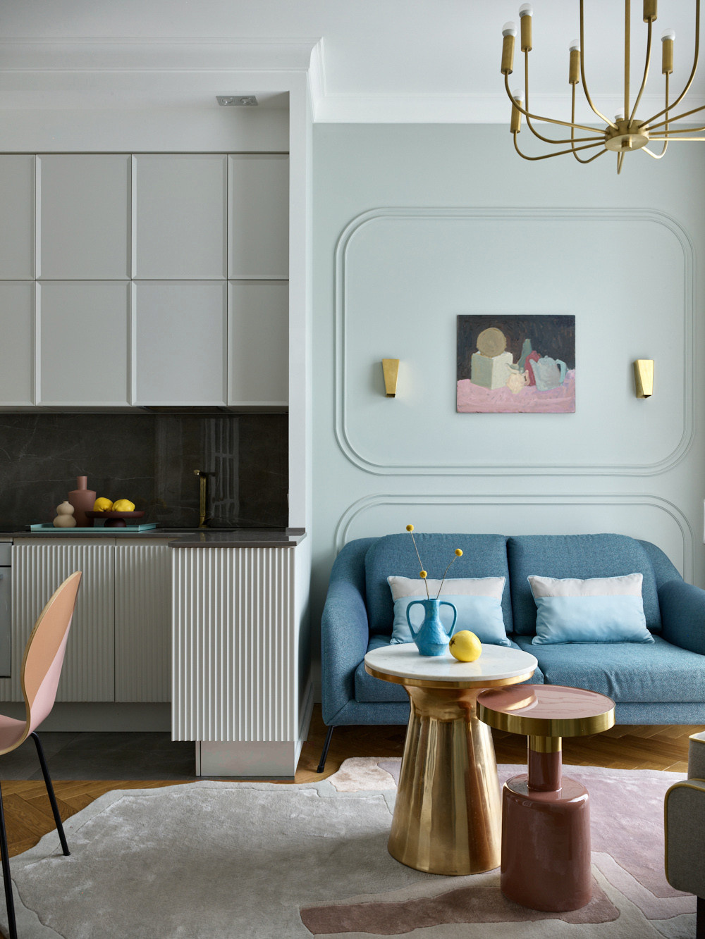 Проект недели: Кухня-гостиная с яркими деталями