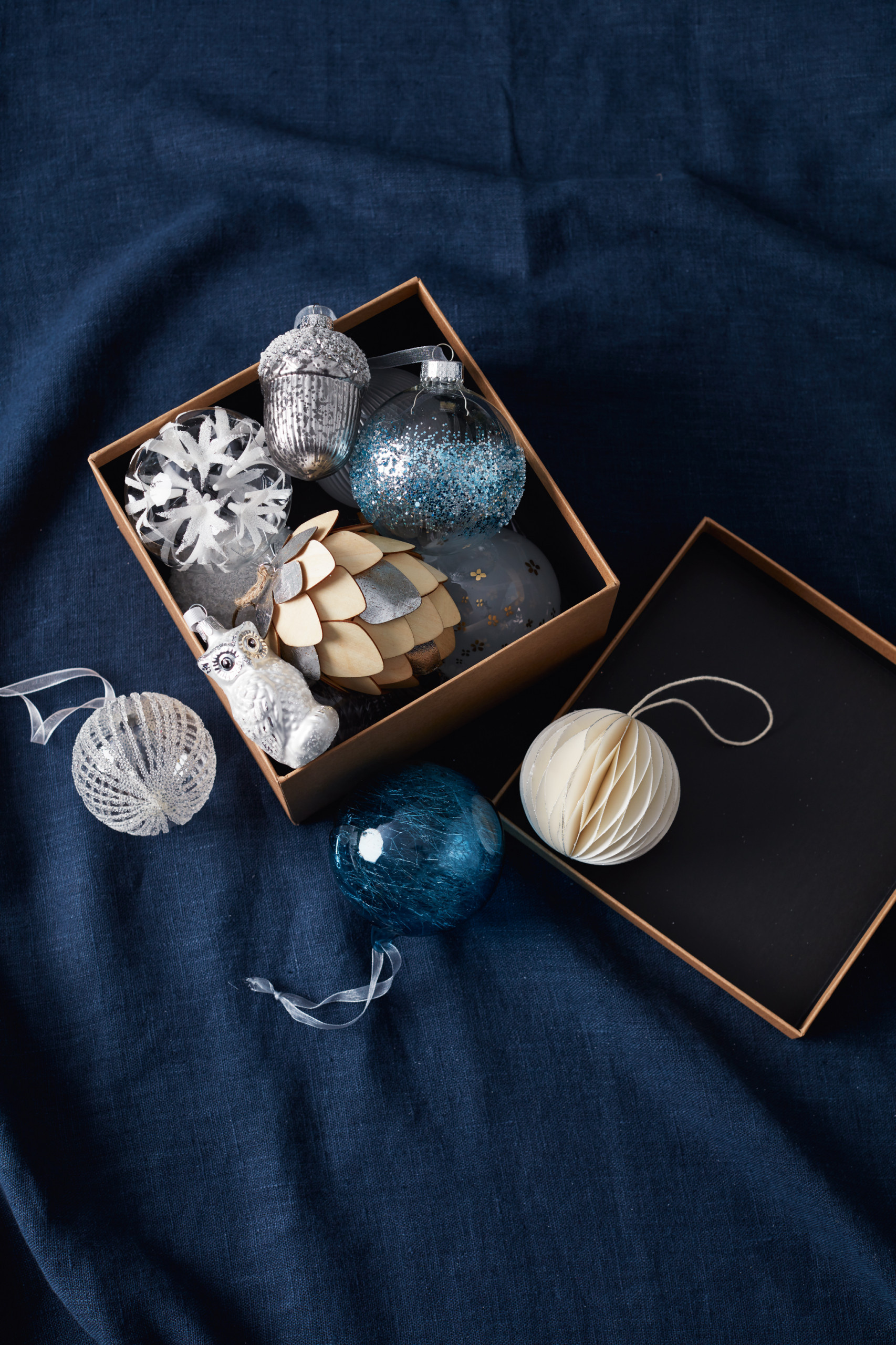 Вопрос: В каких цветах нарядить новогоднюю елку