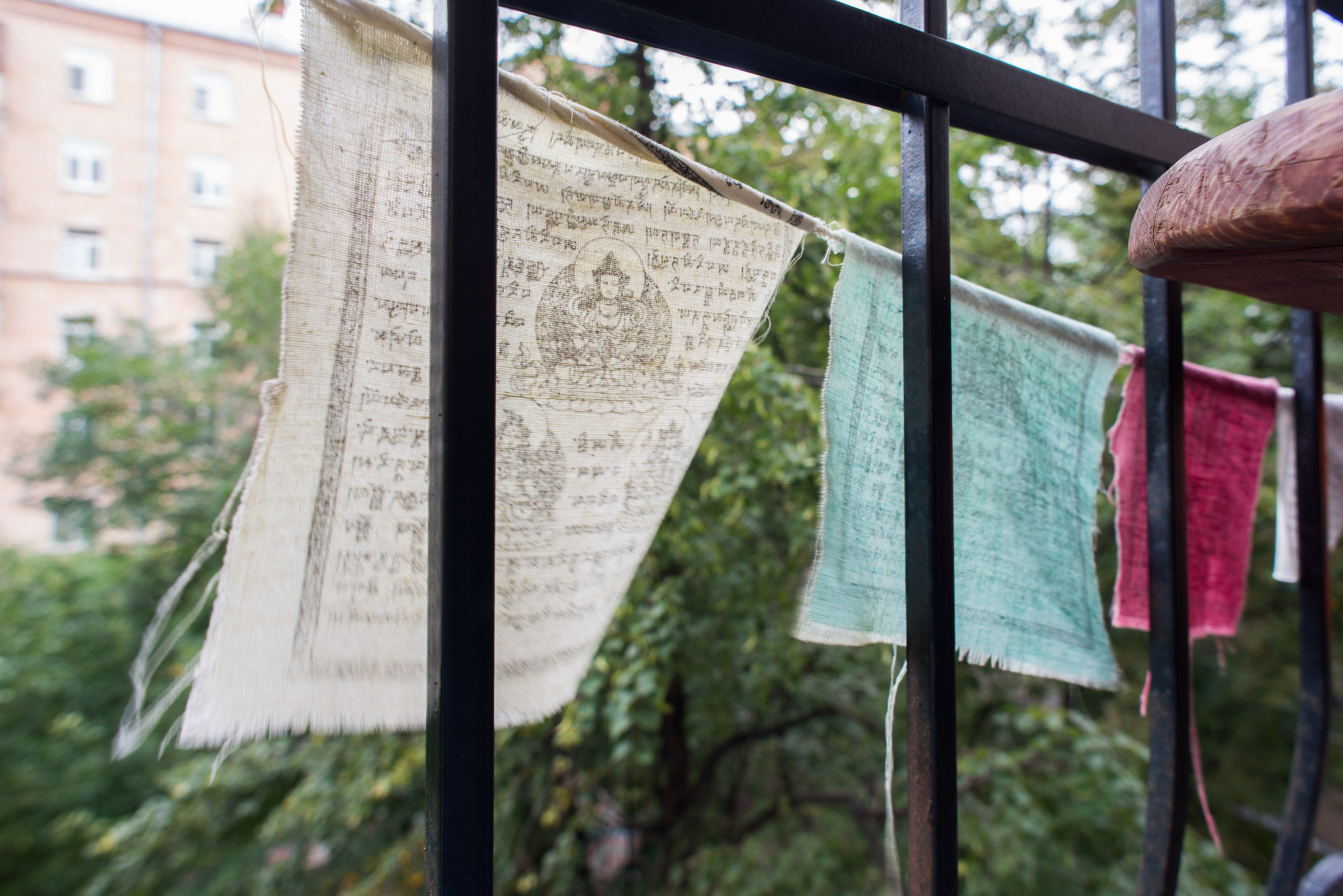 В гостях: Квартира в нейтральных тонах с кирпичной стеной