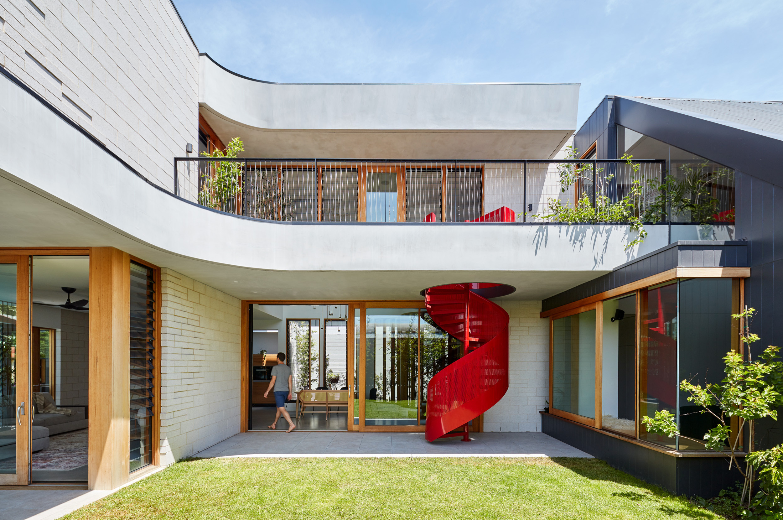 Фотоохота: Внешняя винтовая лестница