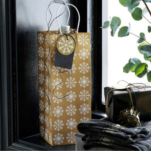 Просто фото: 18 идей украшения окон к Новому году