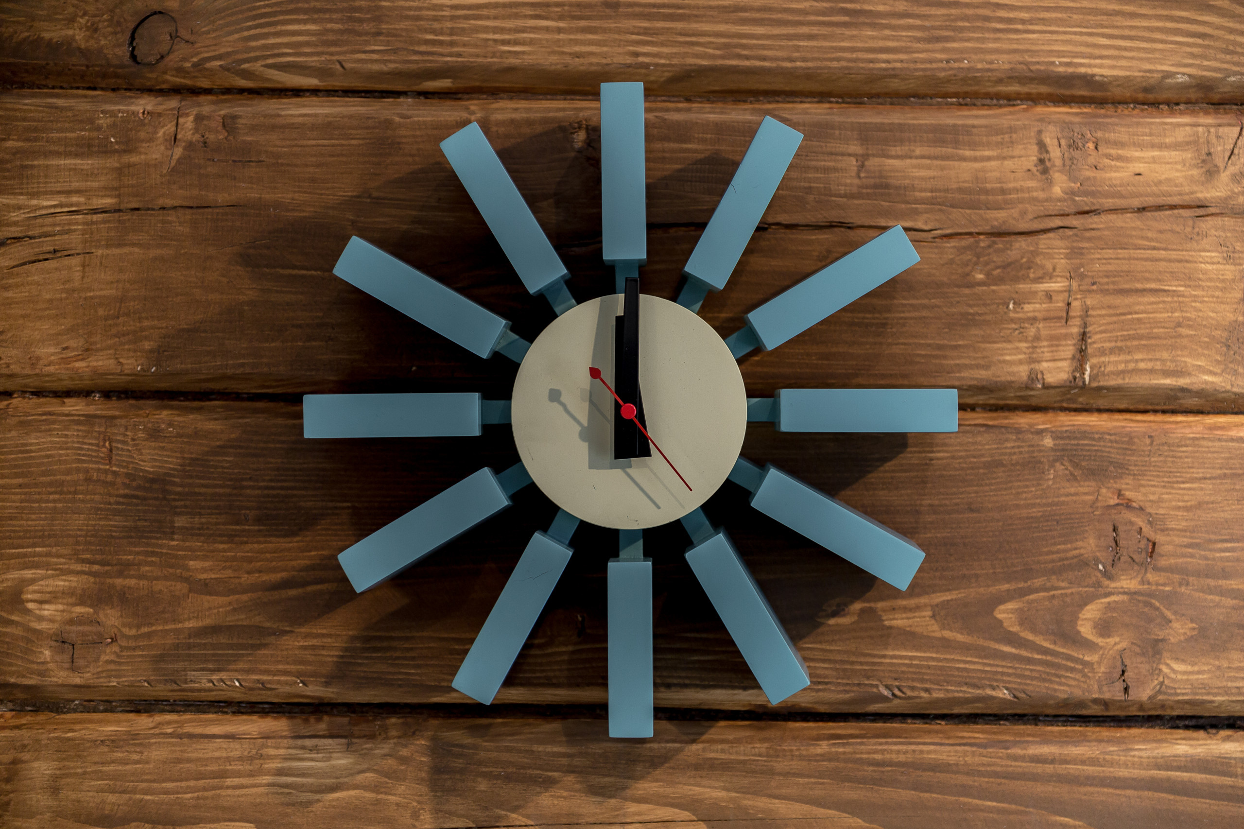 Кухня недели: Бело-синяя кухня в скандинавском стиле на старой даче