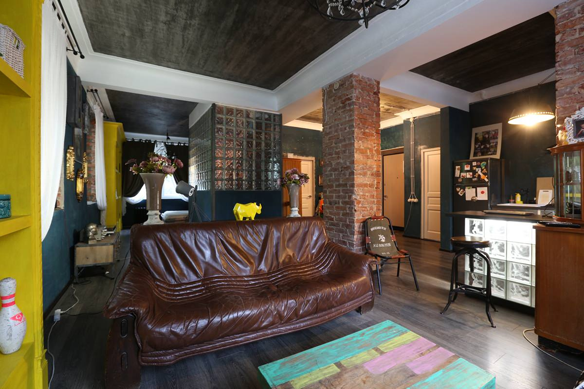 В гостях: Лофт, винтаж и семь окон в квартире в Смоленске