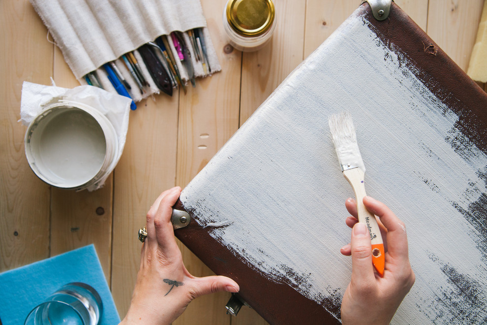 DIY: Кашпо для цветов из чемодана