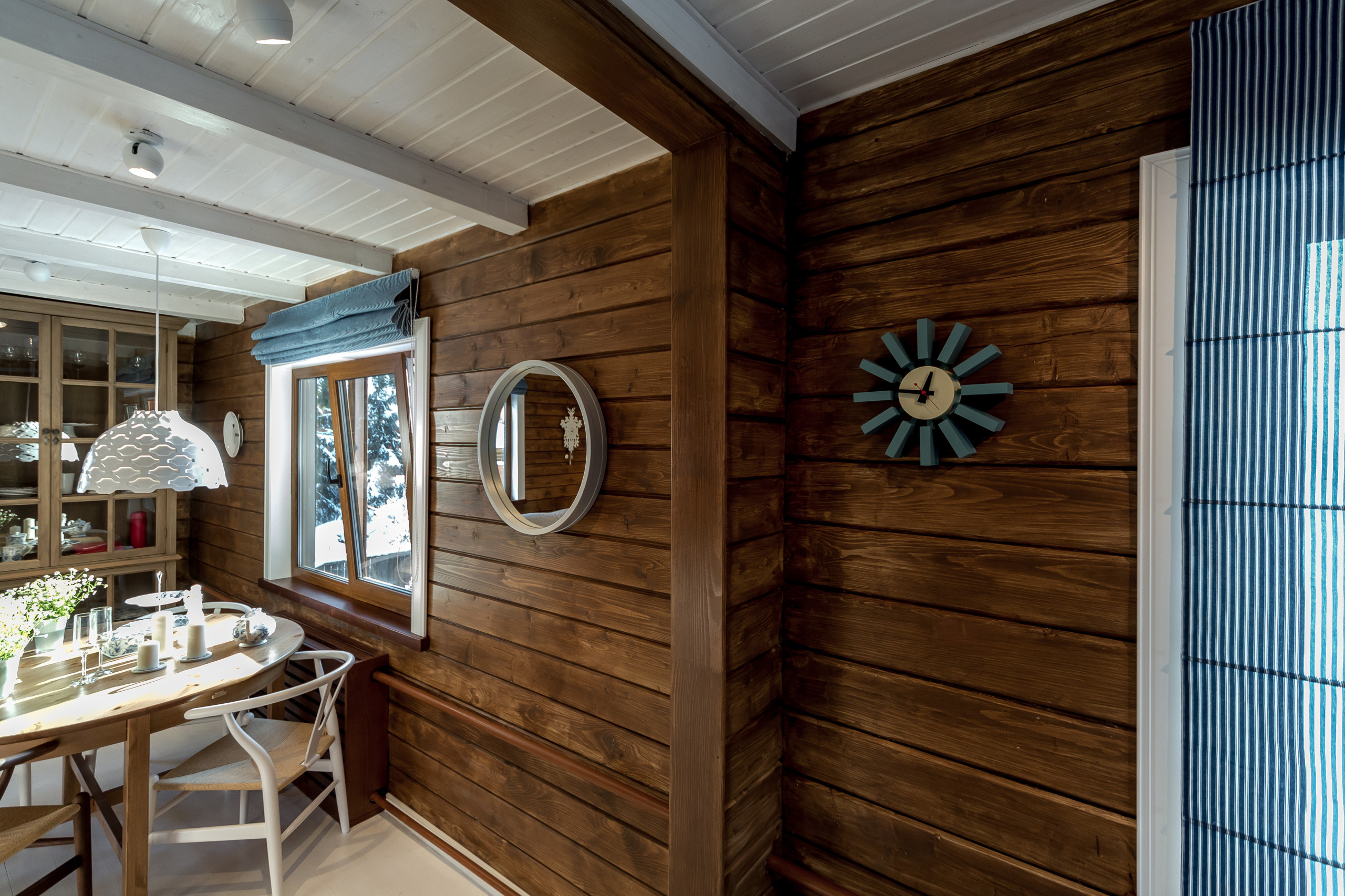 Кухня недели: Бело-синяя кухня в скандинавском стиле на старой даче