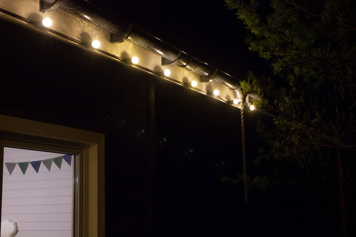 Уже пора: Как правильно выбрать гирлянду для фасада