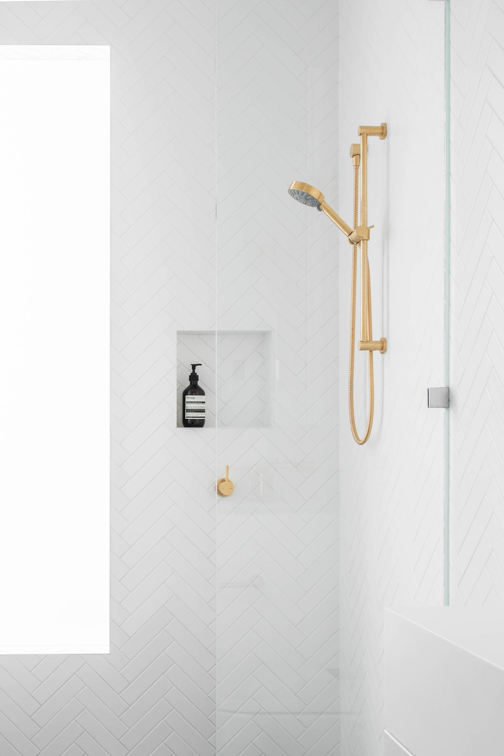 Дизайн-дебаты: Зачем нам «золотые унитазы» в 2020-х