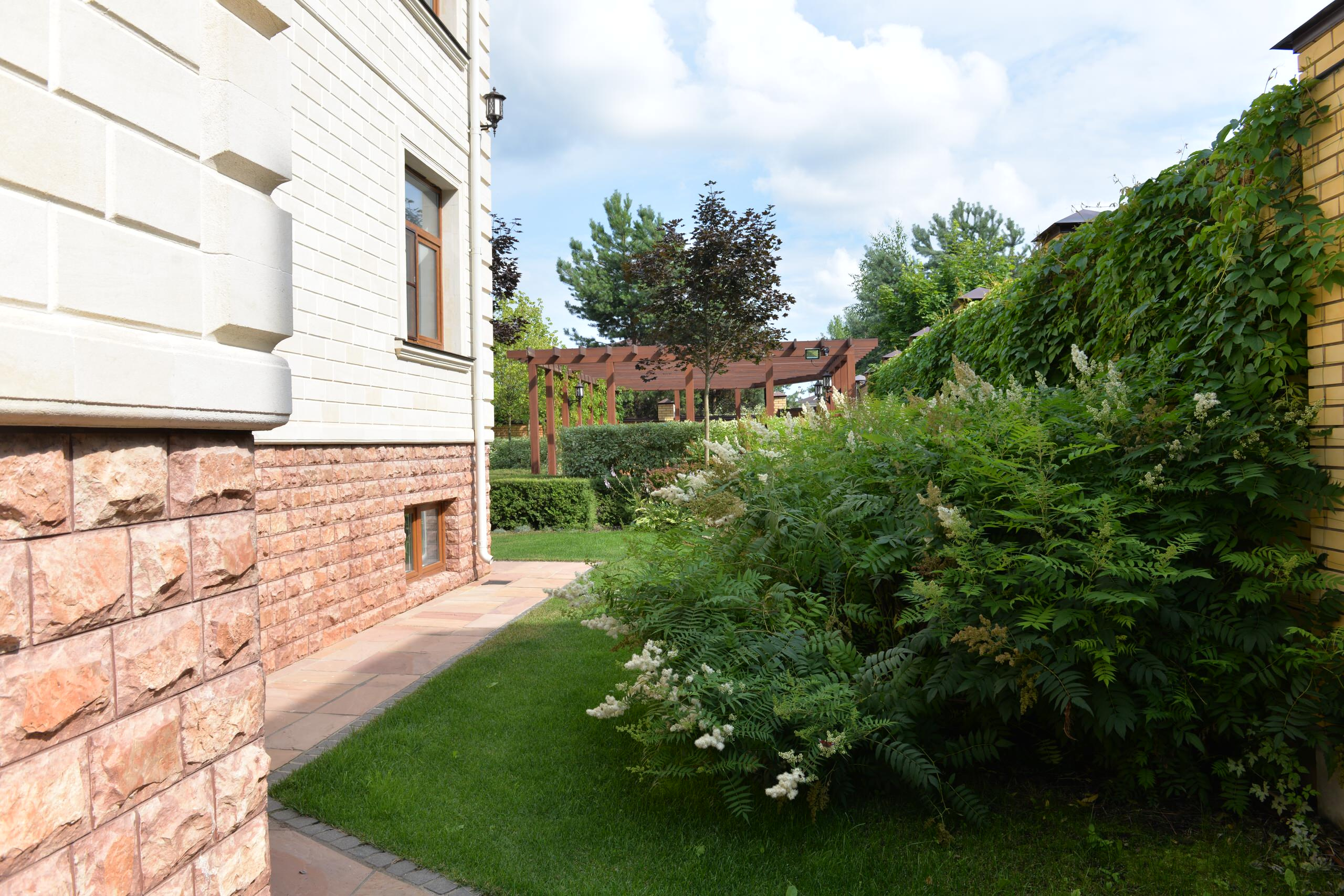 Как правильно: Сделать отмостку вокруг дома