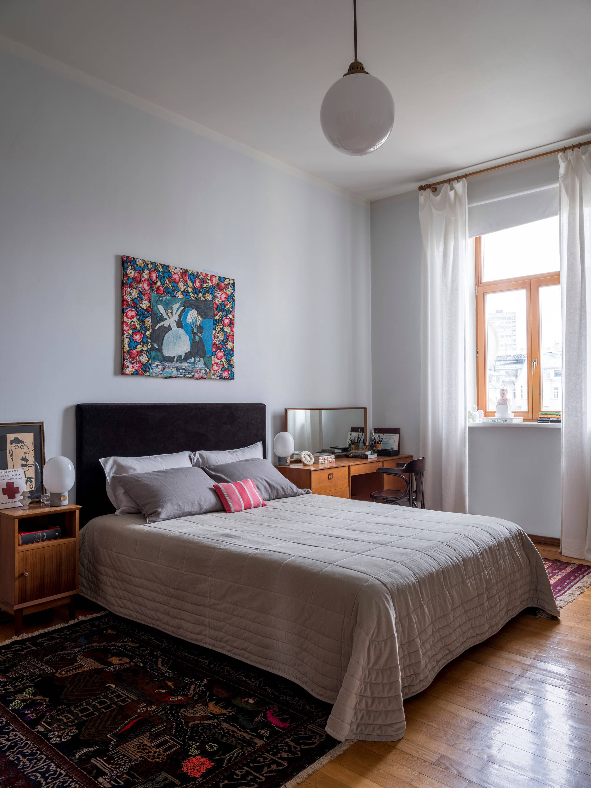 В гостях: Съёмная квартира, где живут декоратор и её коллекция