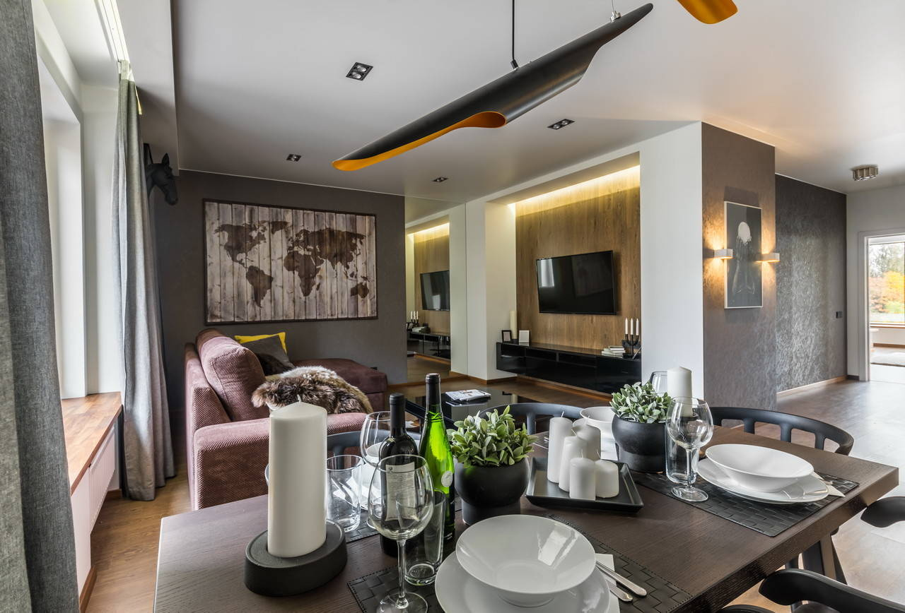 Houzz тур: Квартира с панорамными окнами и прозрачной гардеробной