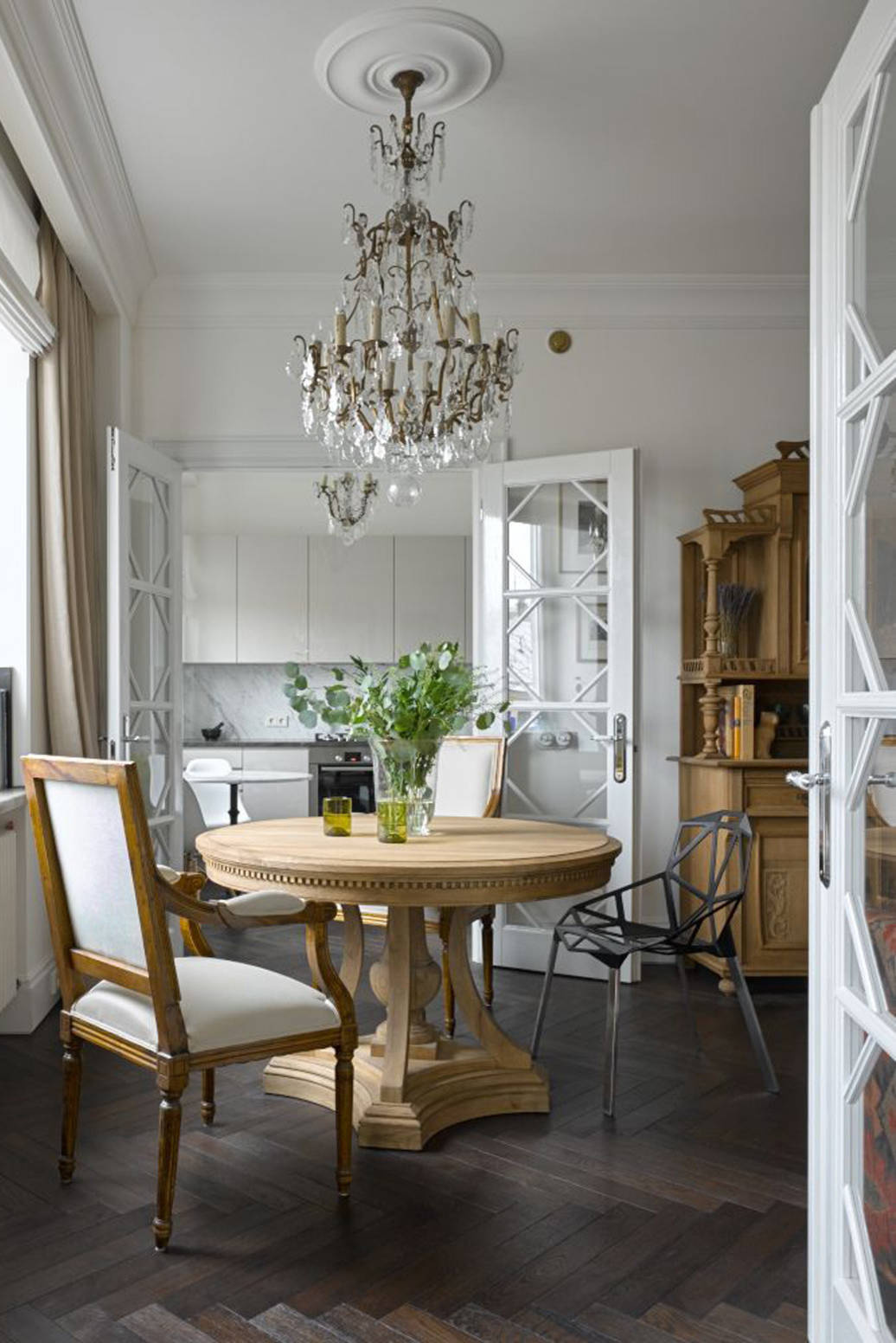 Как правильно: Освещать обеденный стол