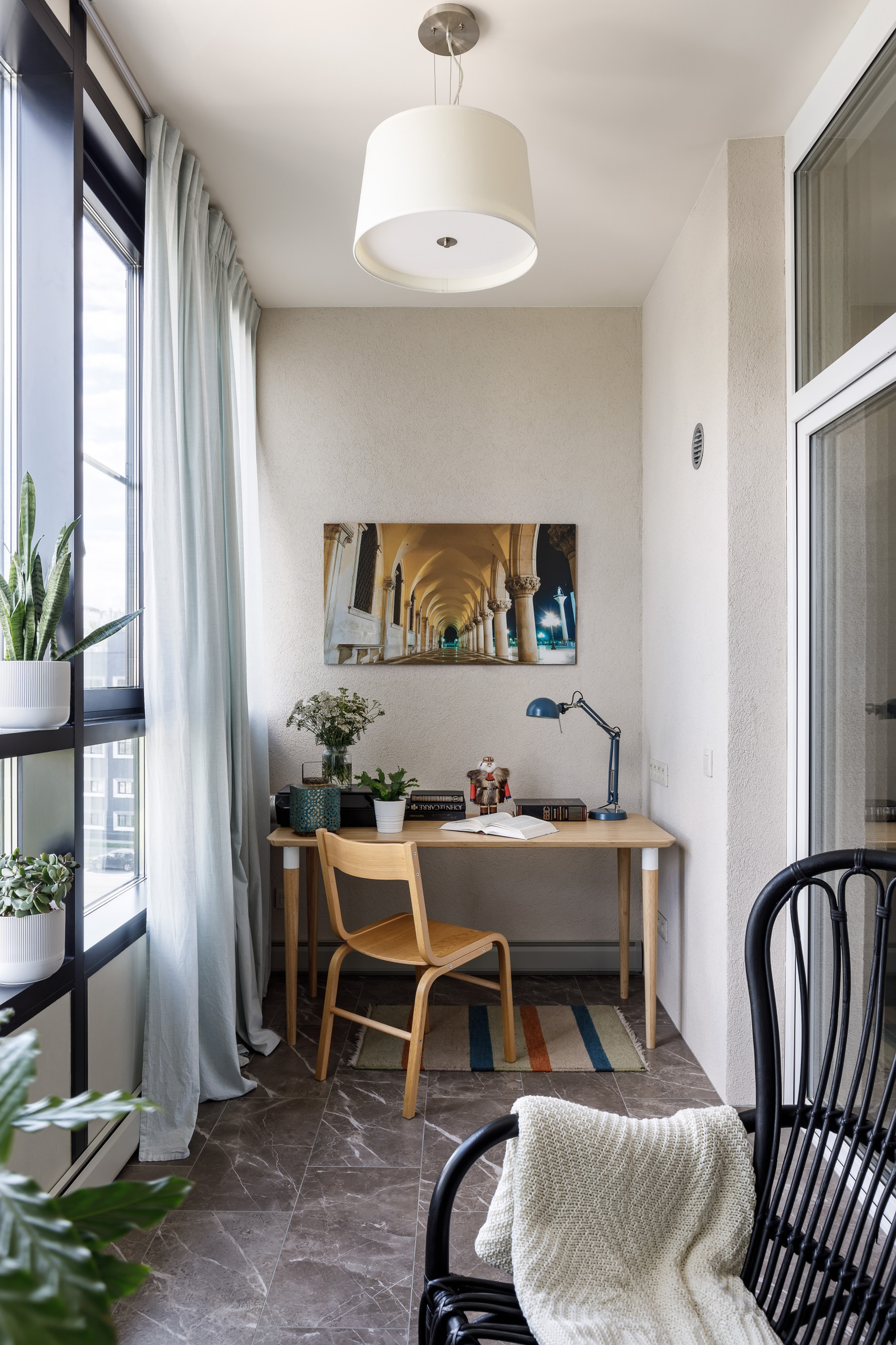 В гостях: Светлая неоклассика в Петербурге — с видом на озеро