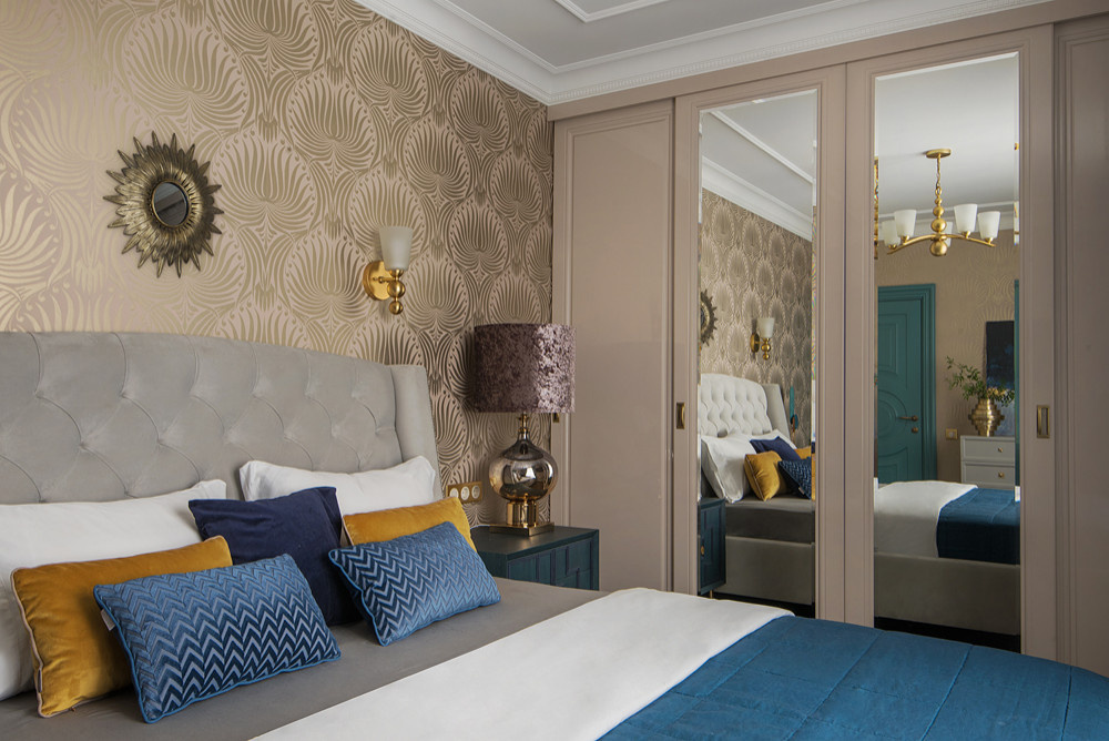 Houzz тур: Квартира с кухней в 6 кв.м и яркими дверными проёмами