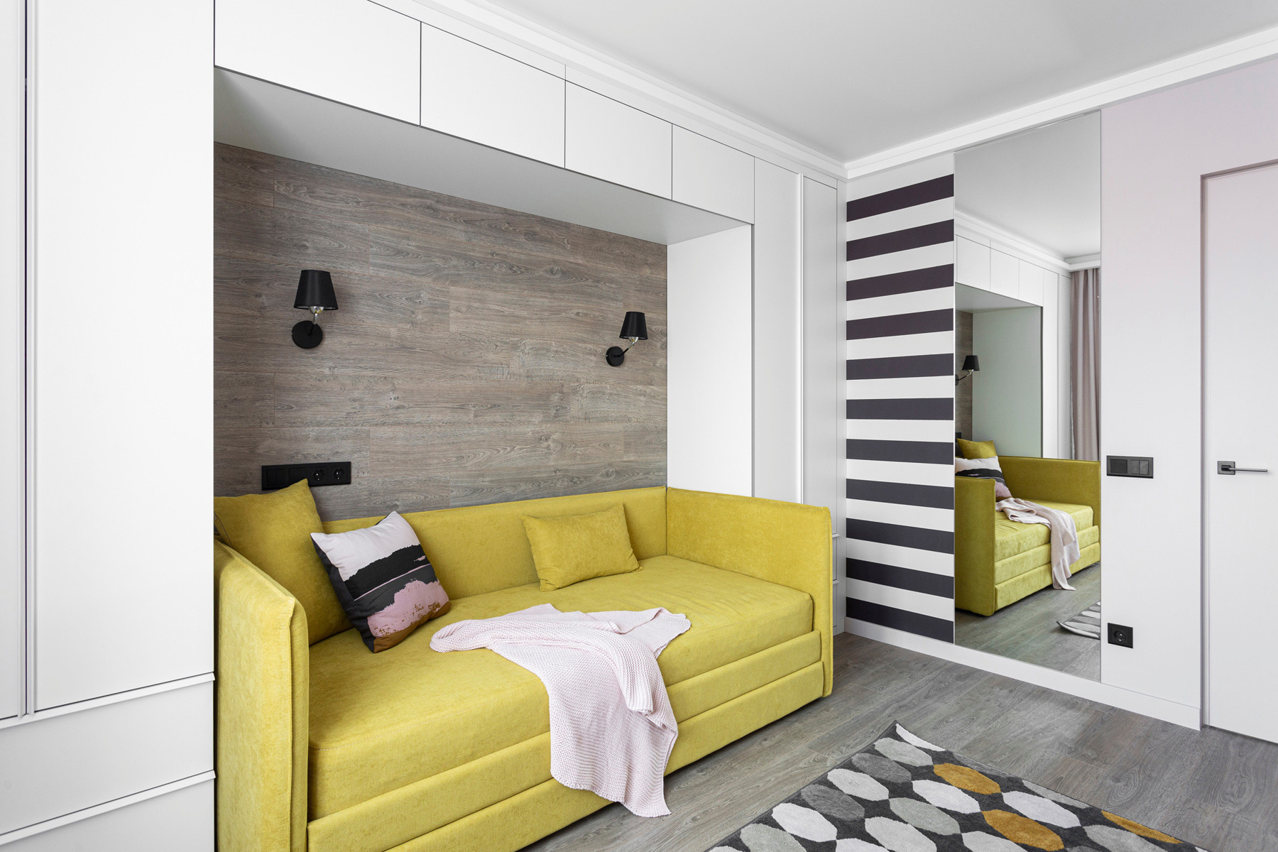 Вопрос: Как спрятать кровать в однокомнатной квартире