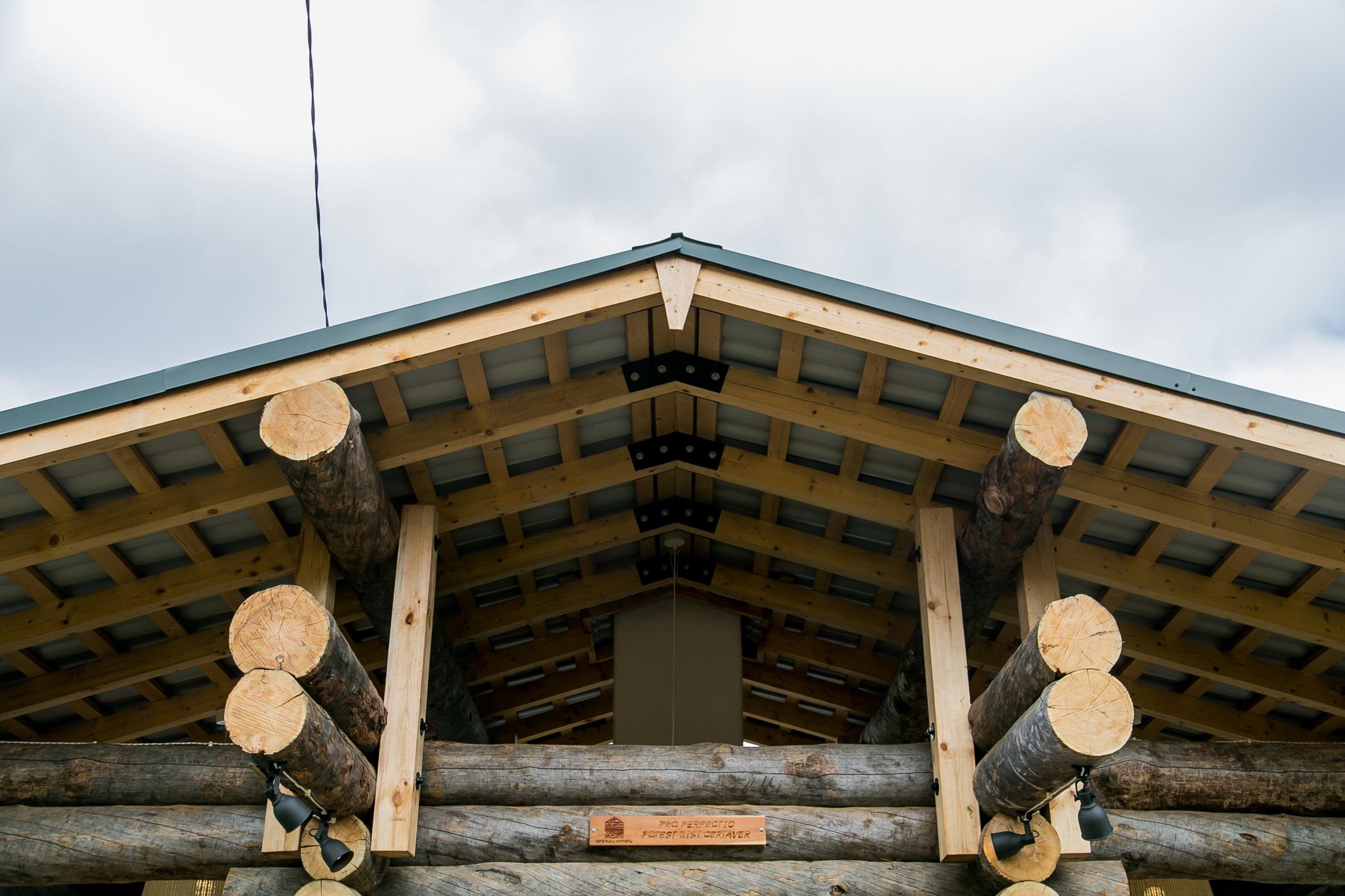 Проект недели: Парящая терраса-беседка из седой карельской сосны