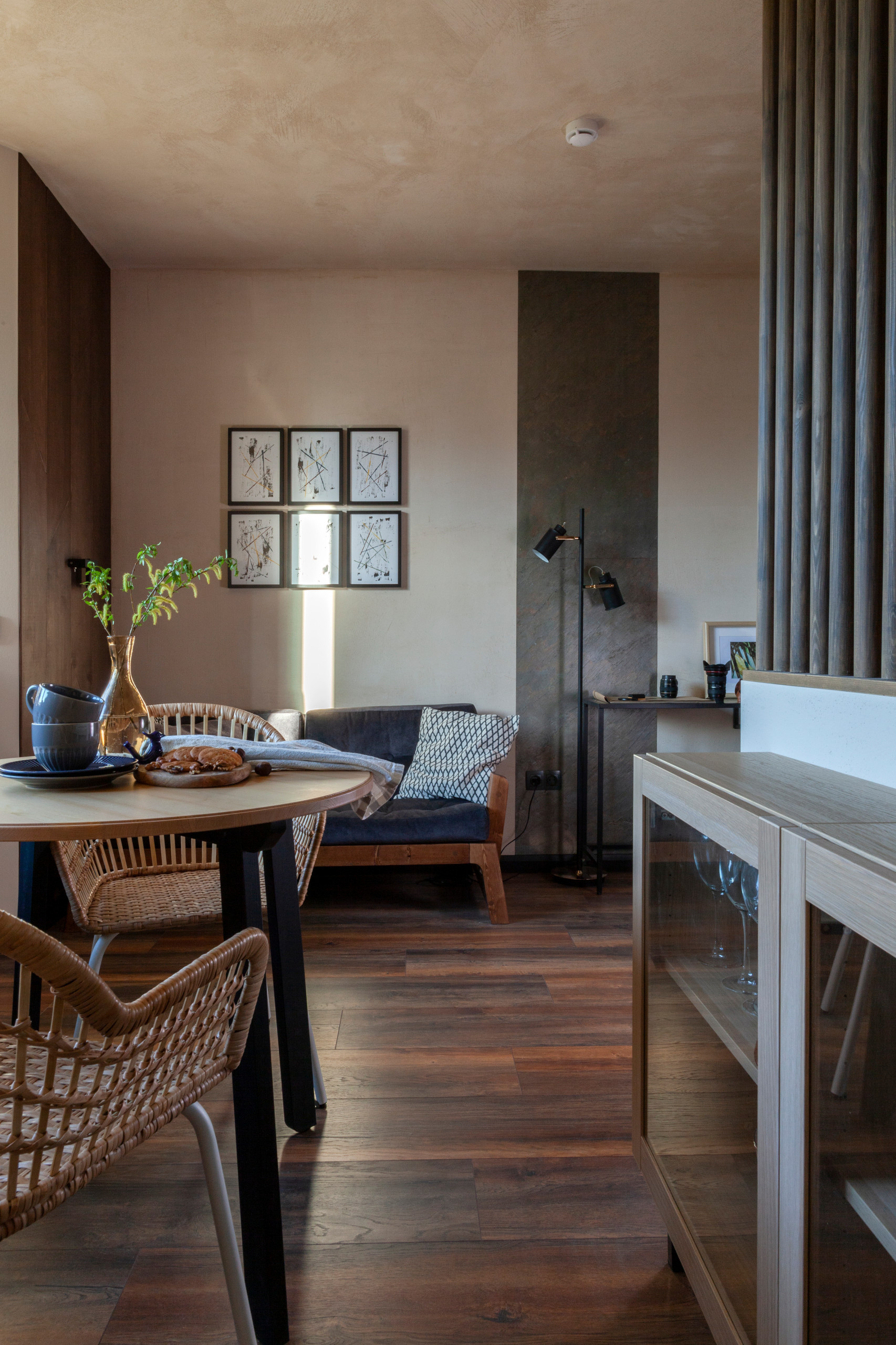 Houzz тур: 30 кв.м — квартира с необычным оттенком штукатурки