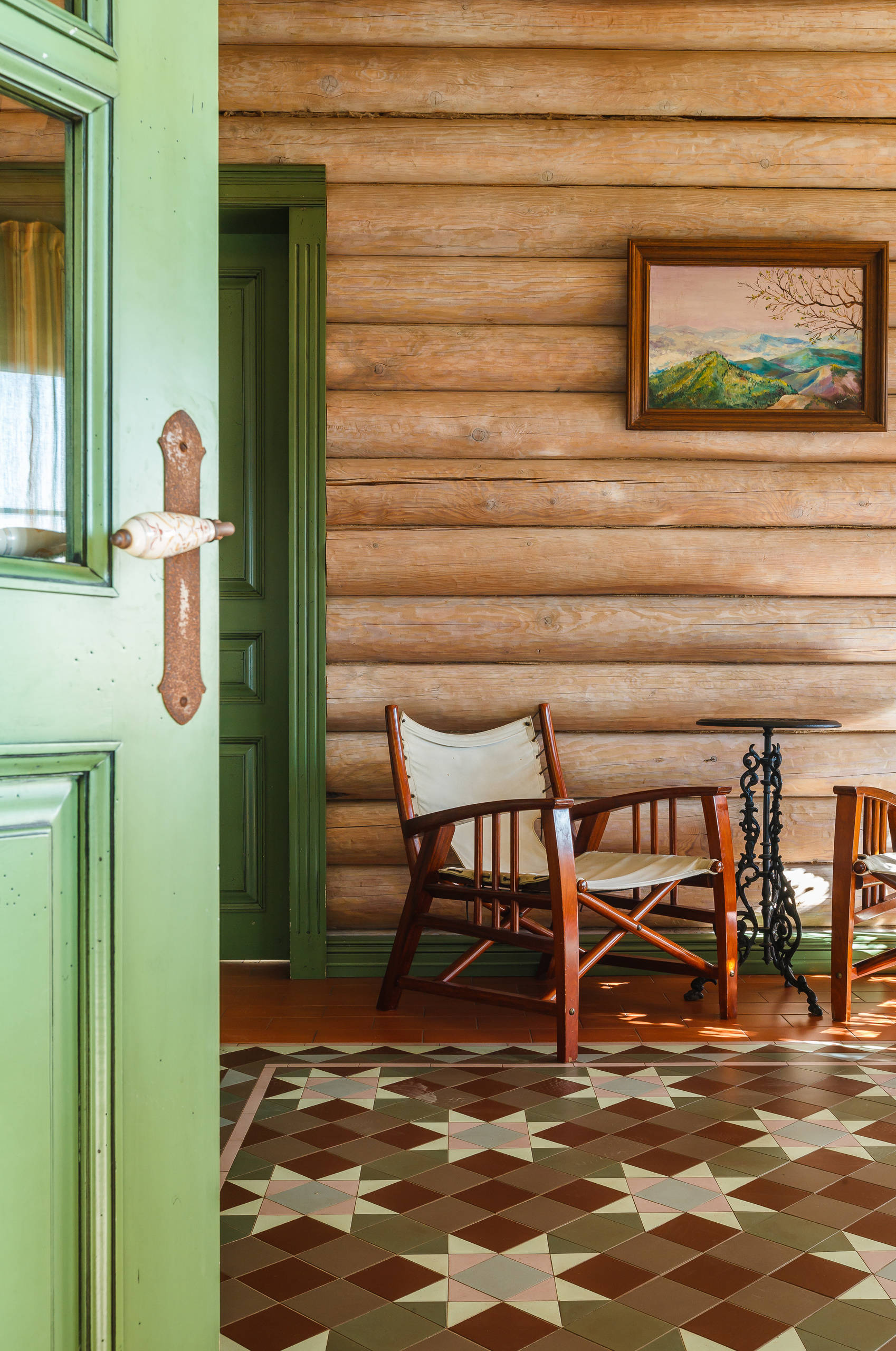 Есть проблема: Как установить дверь в деревянной избе