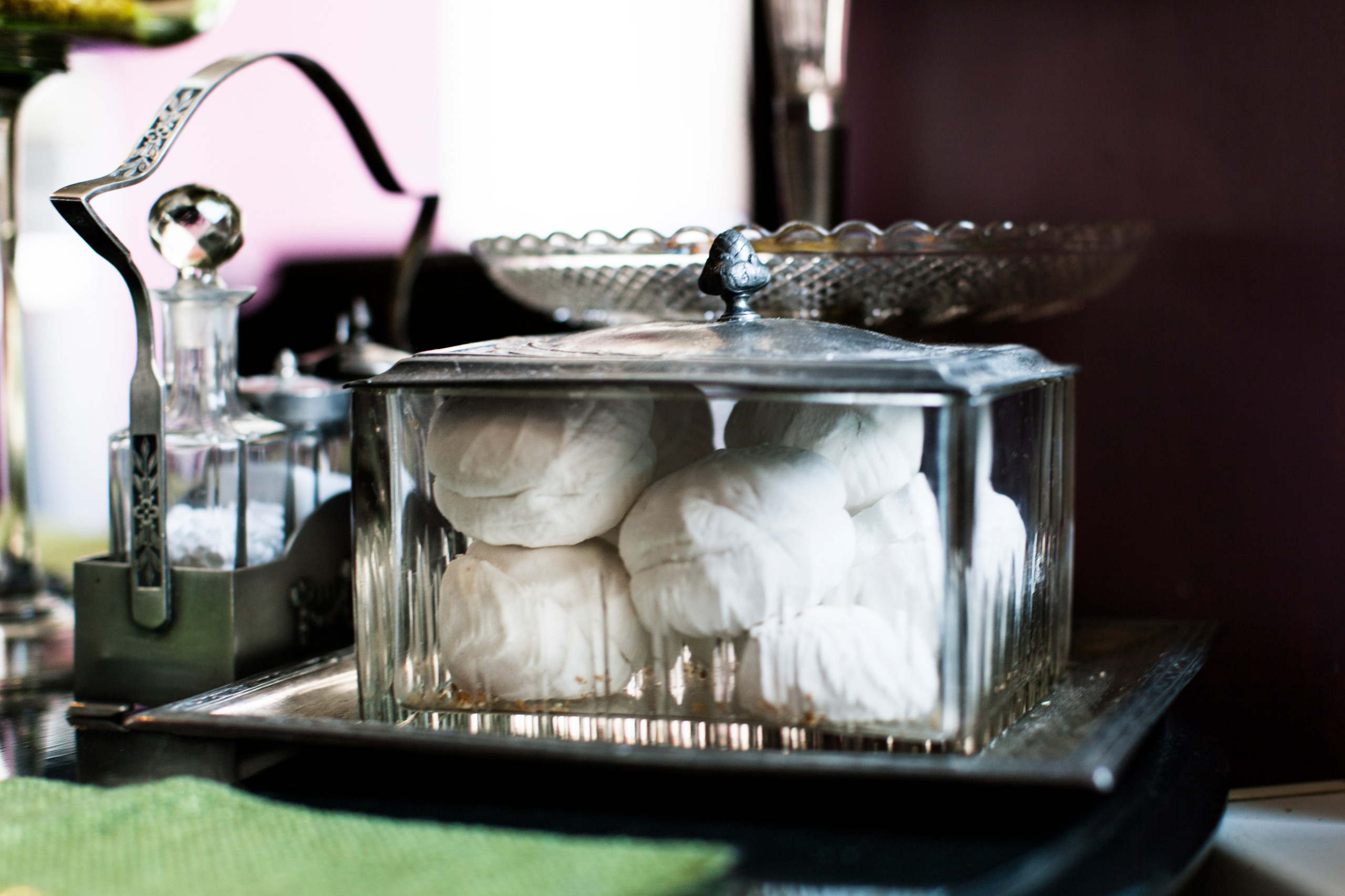 В гостях: Квартира культуролога с котами и антиквариатом