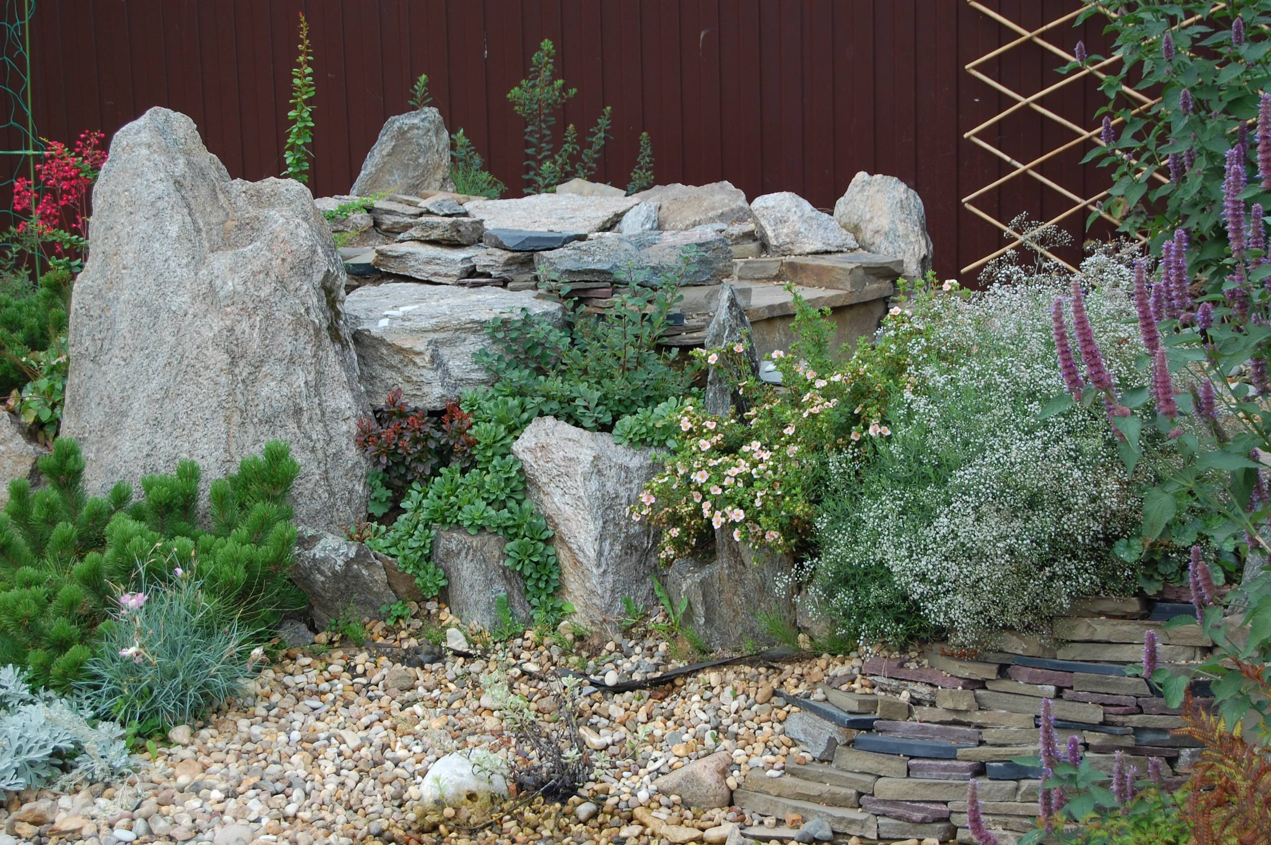 Проект недели: Сад, в котором дом «стоит» на цветнике