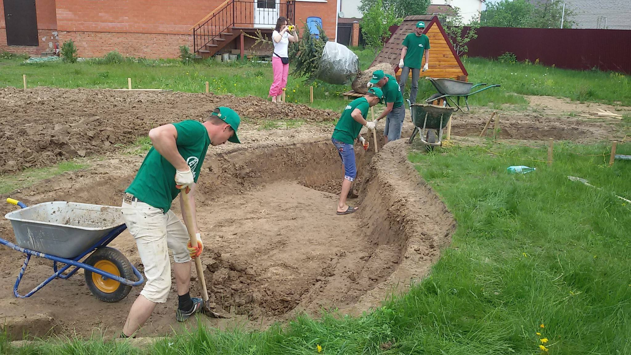 Как правильно: Привести в порядок запущенный участок