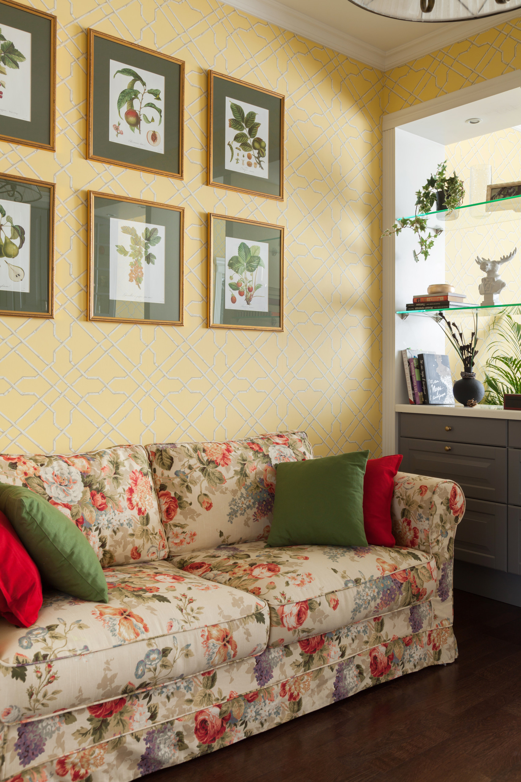 Houzz тур: Интерьер с классическими мотивами для молодой девушки