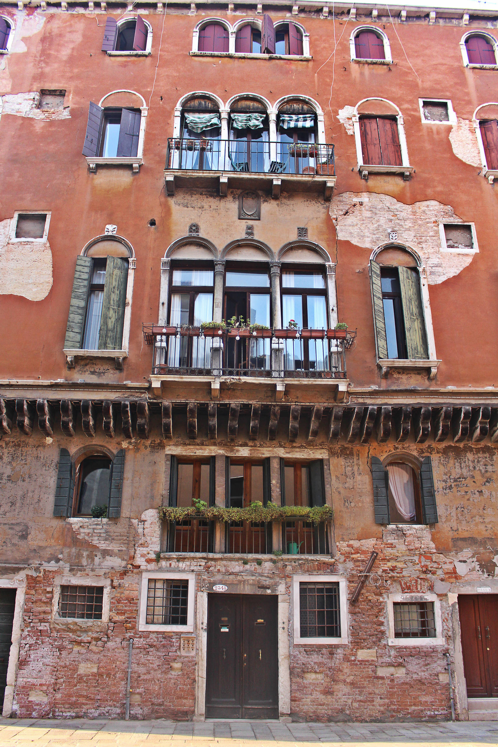 Как правильно: Утеплить каменный дом