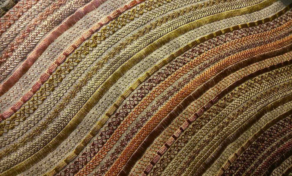 Ситец и парча: Актуальные тренды в интерьерном текстиле