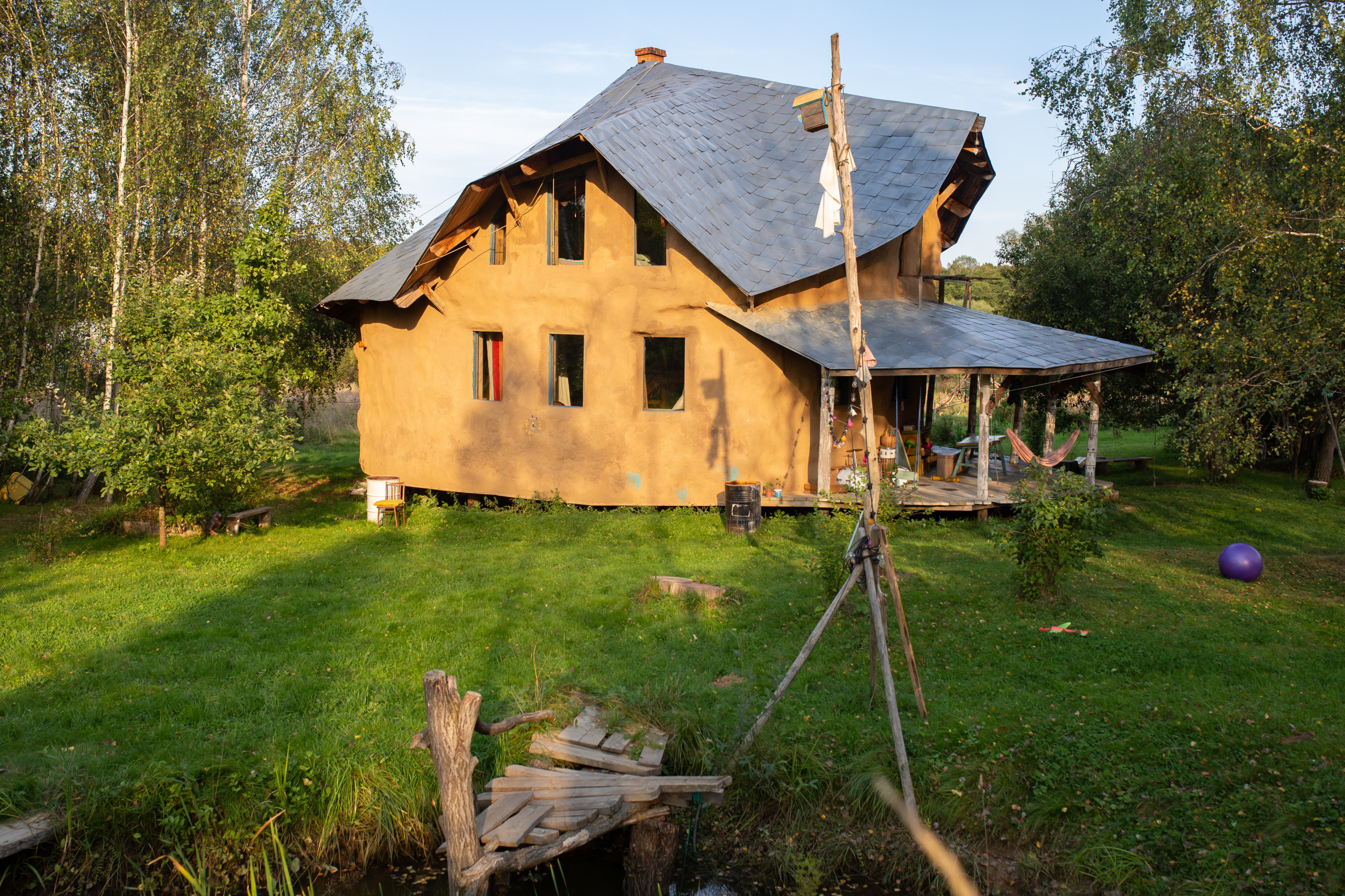 В гостях: Соломенный дом, вдохновленный Зеленой школой на Бали