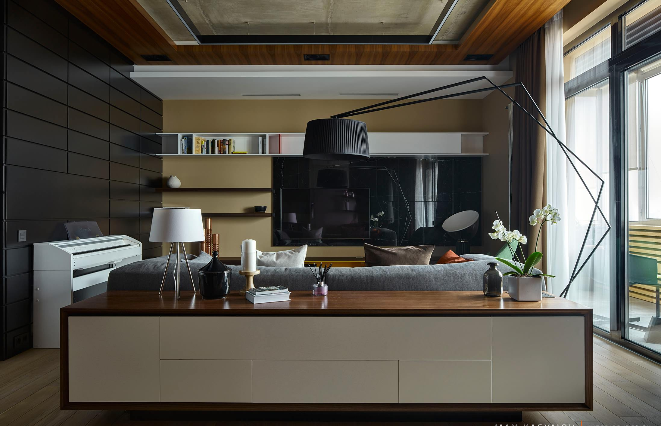 Houzz тур: Современный интерьер с авторской мебелью