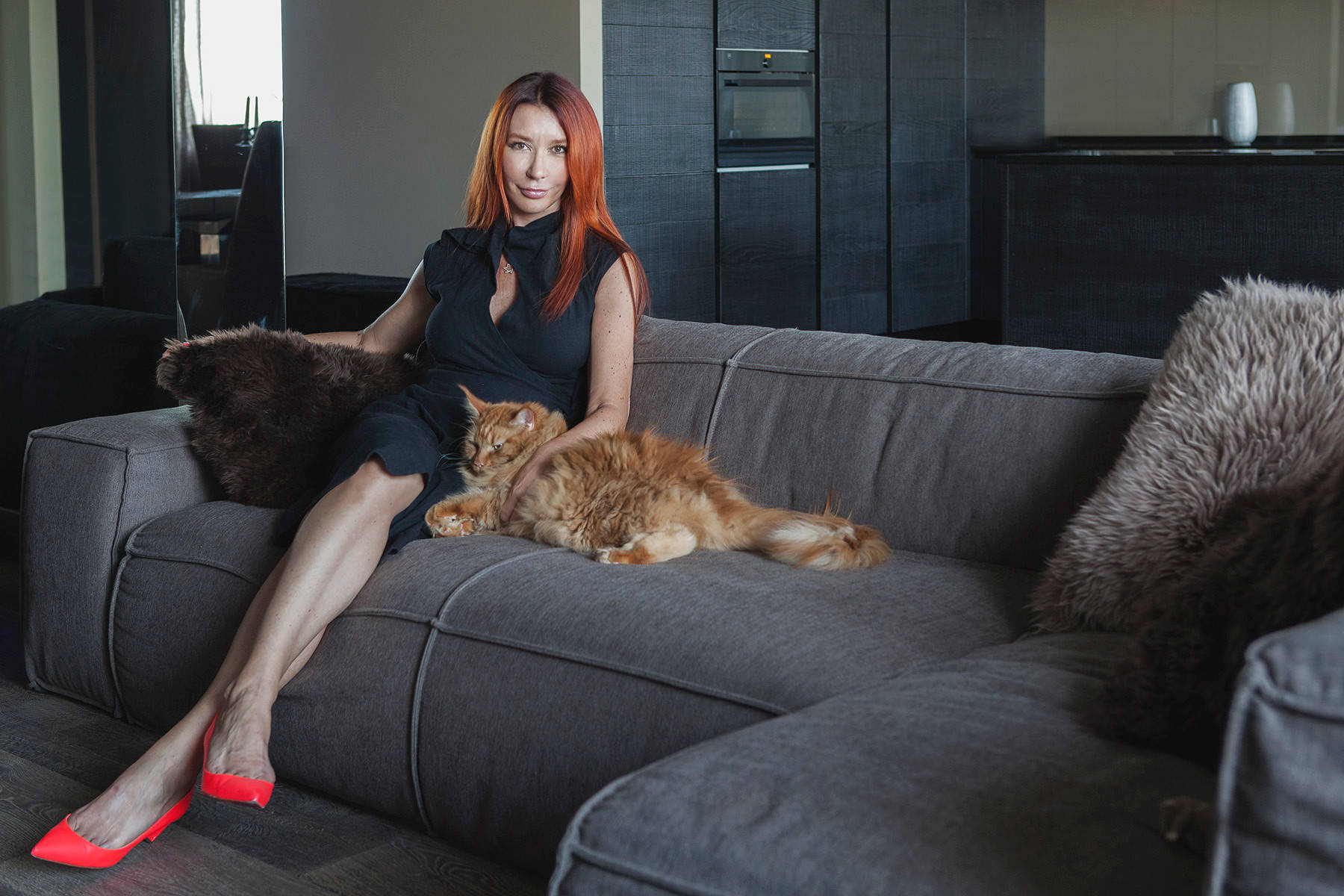 В гостях: Дом в серых тонах для бизнес-леди