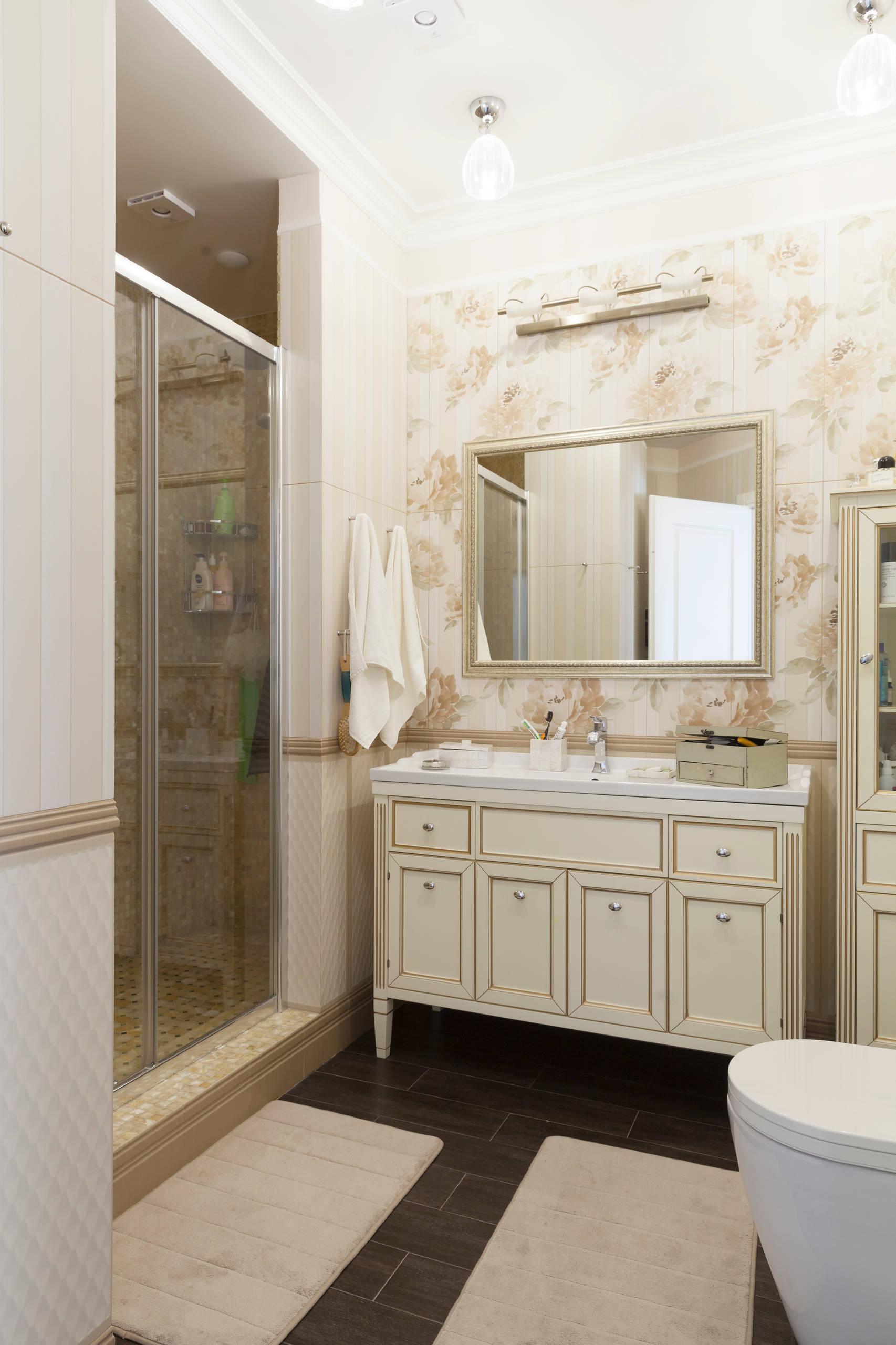 В гостях: Квартира «в цветочек» для семьи модельера