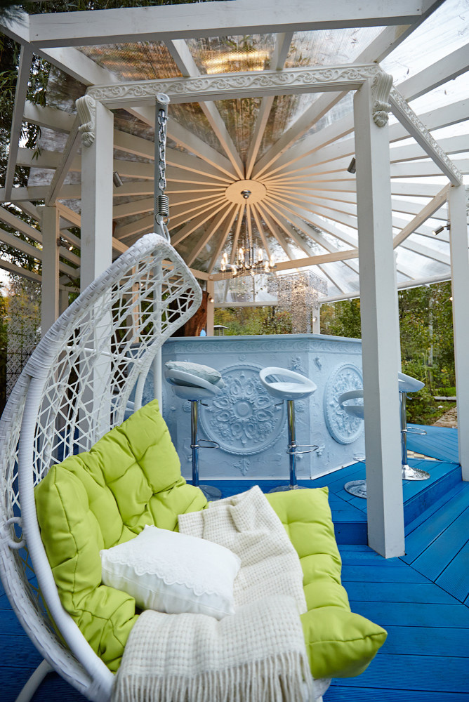 Проект недели: Беседка-кухня с лепниной и ажурными ширмами