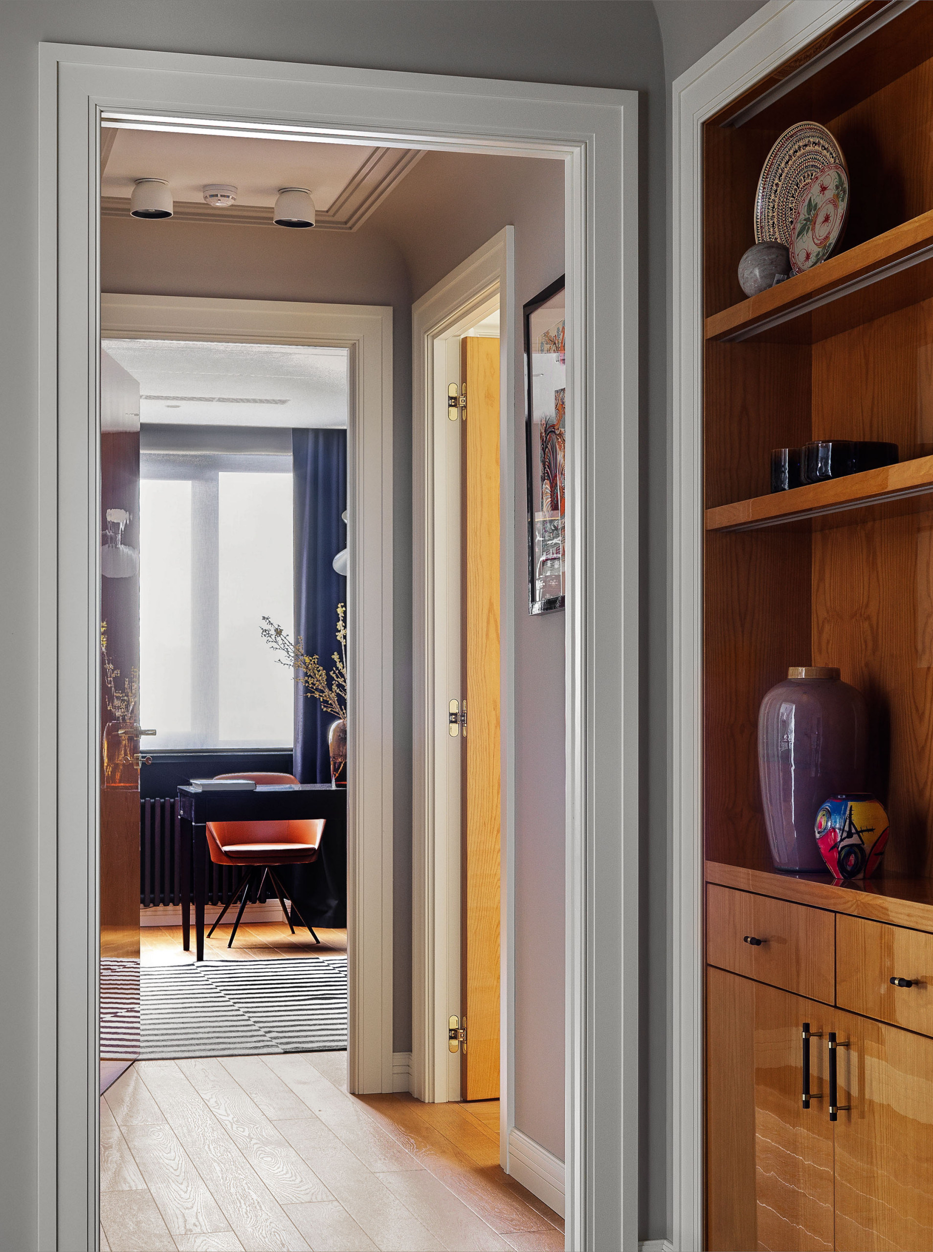 Houzz тур: Уютная квартира для поклонницы керамики и живописи